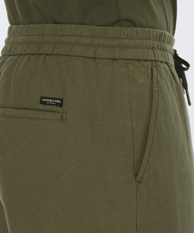 סקוץ’ אנד סודה – מכנס ברמודה פשתן 179856 300 SP25 בצבע ירוק