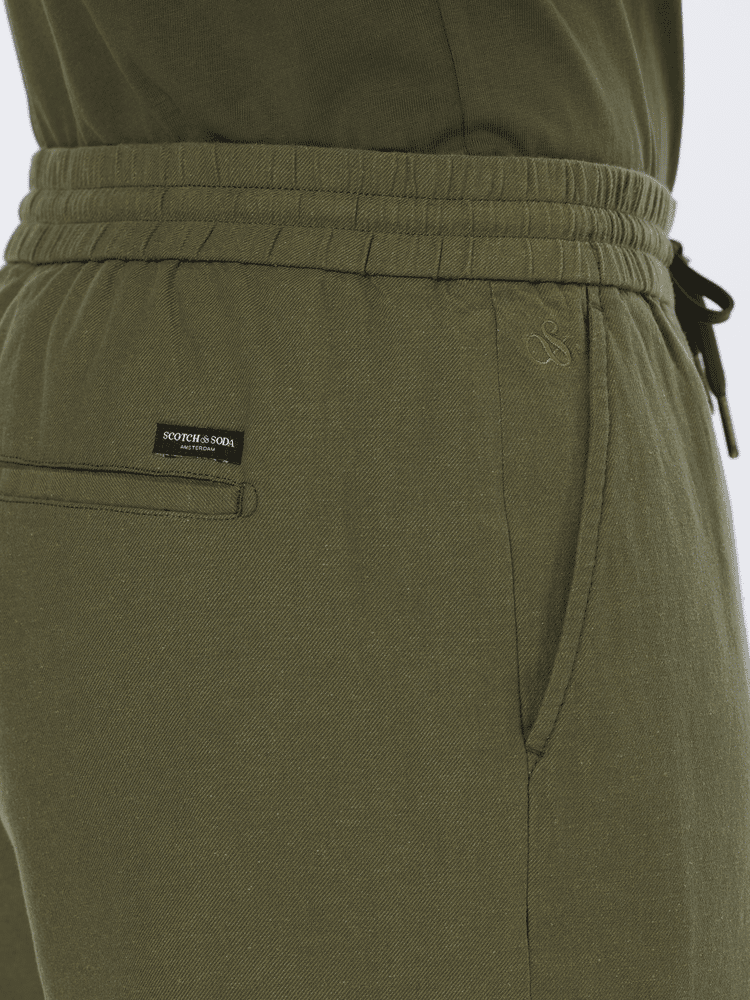 סקוץ’ אנד סודה – מכנס ברמודה פשתן 179856 300 SP25 בצבע ירוק