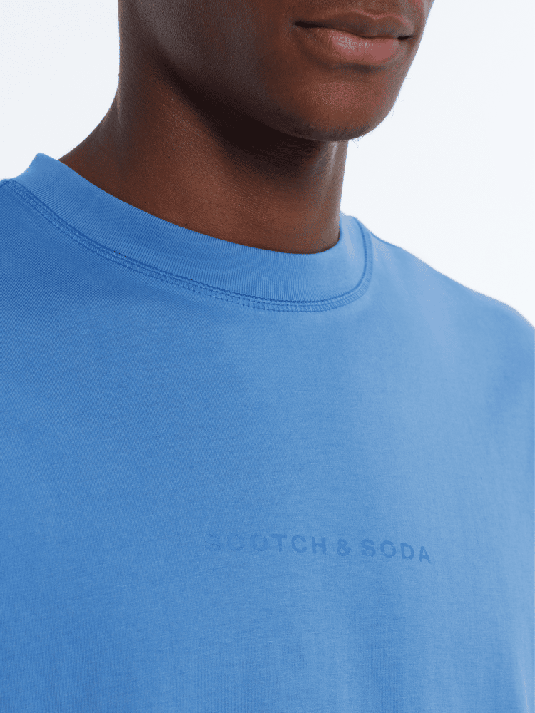 סקוץ' אנד סודה - חולצה טי שרוול קצר בצבע תכלת 179936 410 SP25