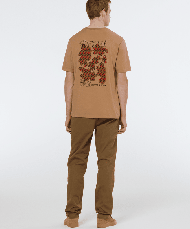 סקוץ' אנד סודה - חולצה טי שרוול קצר בצבע כאמל 179945 260 SP25