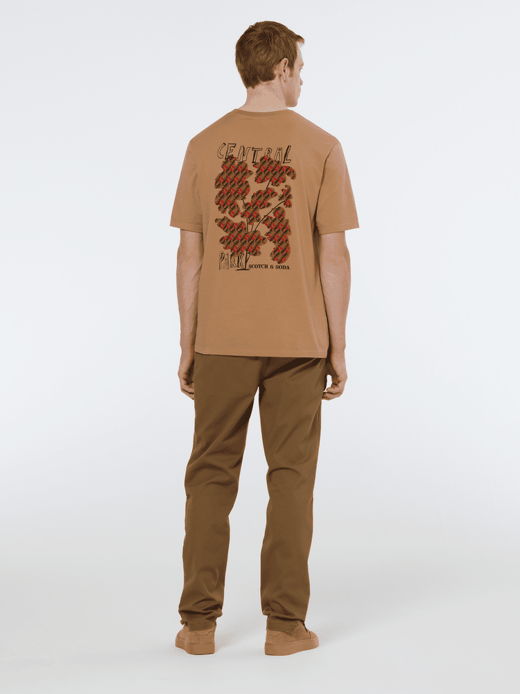 סקוץ' אנד סודה - חולצה טי שרוול קצר בצבע כאמל 179945 260 SP25