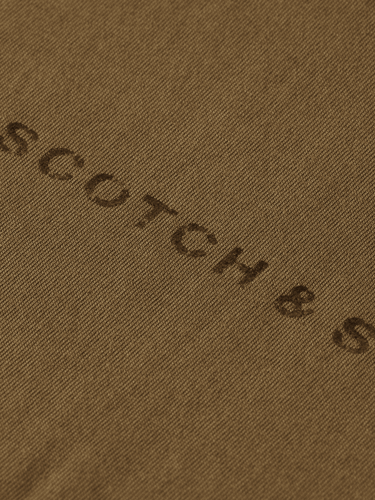 סקוץ' אנד סודה - חולצה טי שרוול קצר בצבע חום 179936 210 SP25