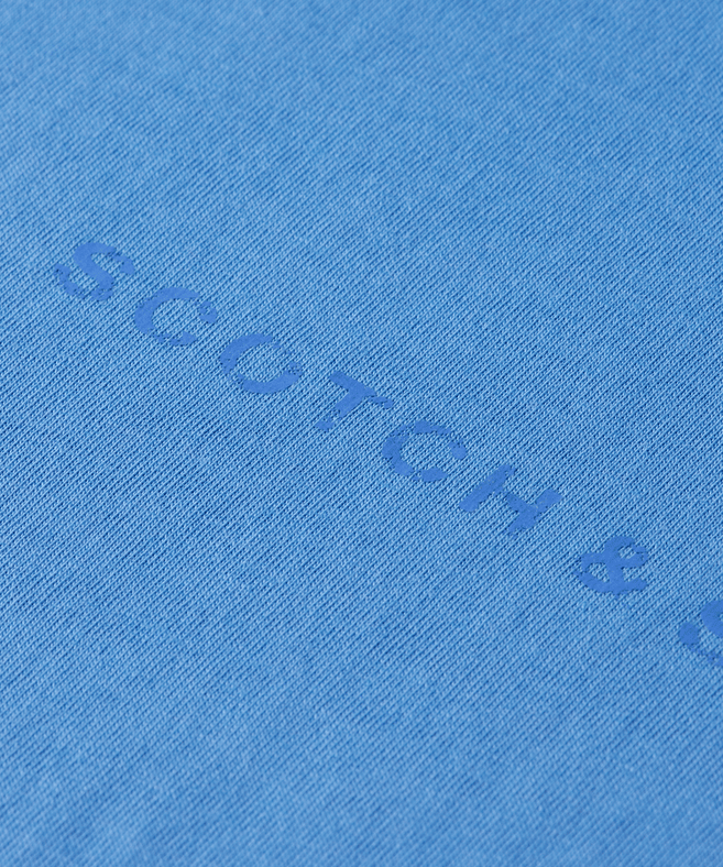 סקוץ' אנד סודה - חולצה טי שרוול קצר בצבע תכלת 179936 410 SP25