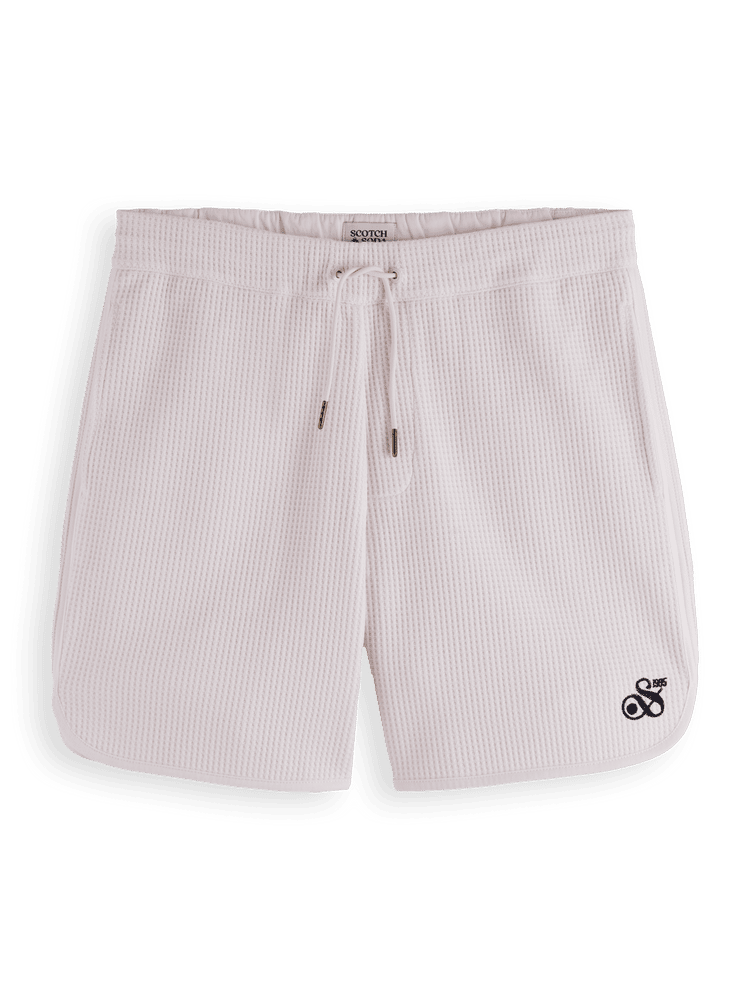 סקוץ’ אנד סודה – מכנס ברמודה וופל 169860 100 SP25 בצבע לבן