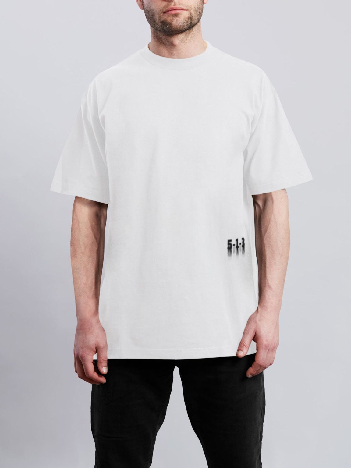 B2-52476 - קרייזר - אוברסייז שרוול קצר בצבע לבן