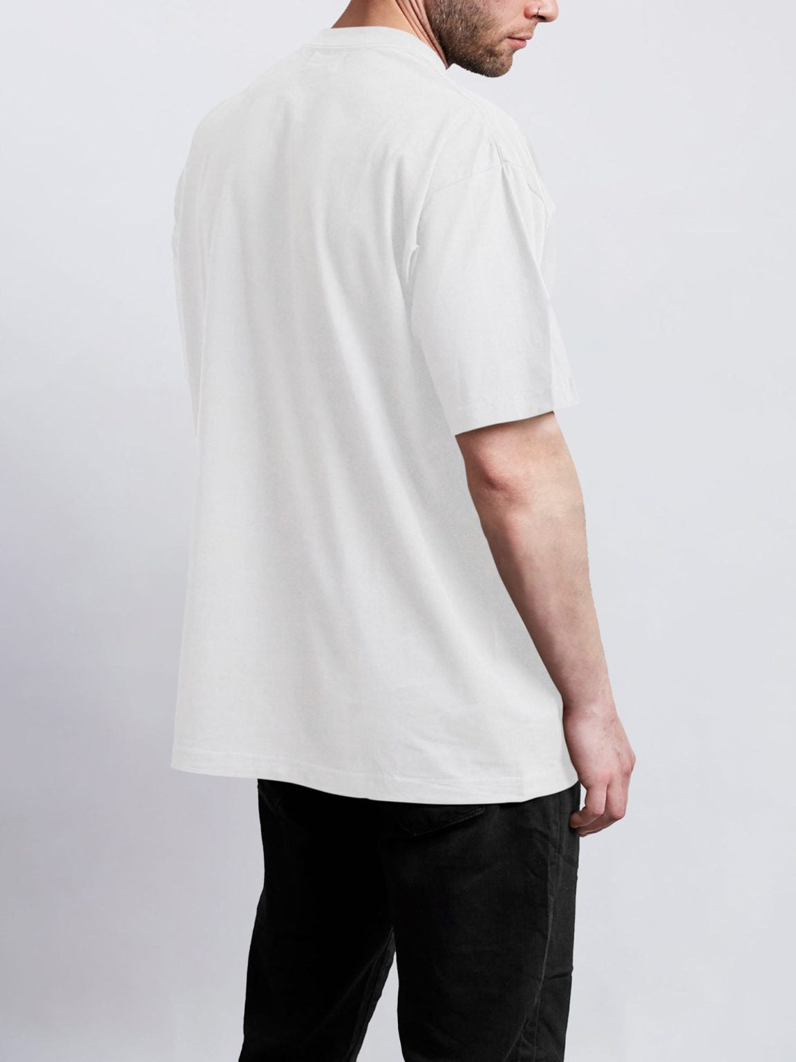 B2-52476 - קרייזר - אוברסייז שרוול קצר בצבע לבן