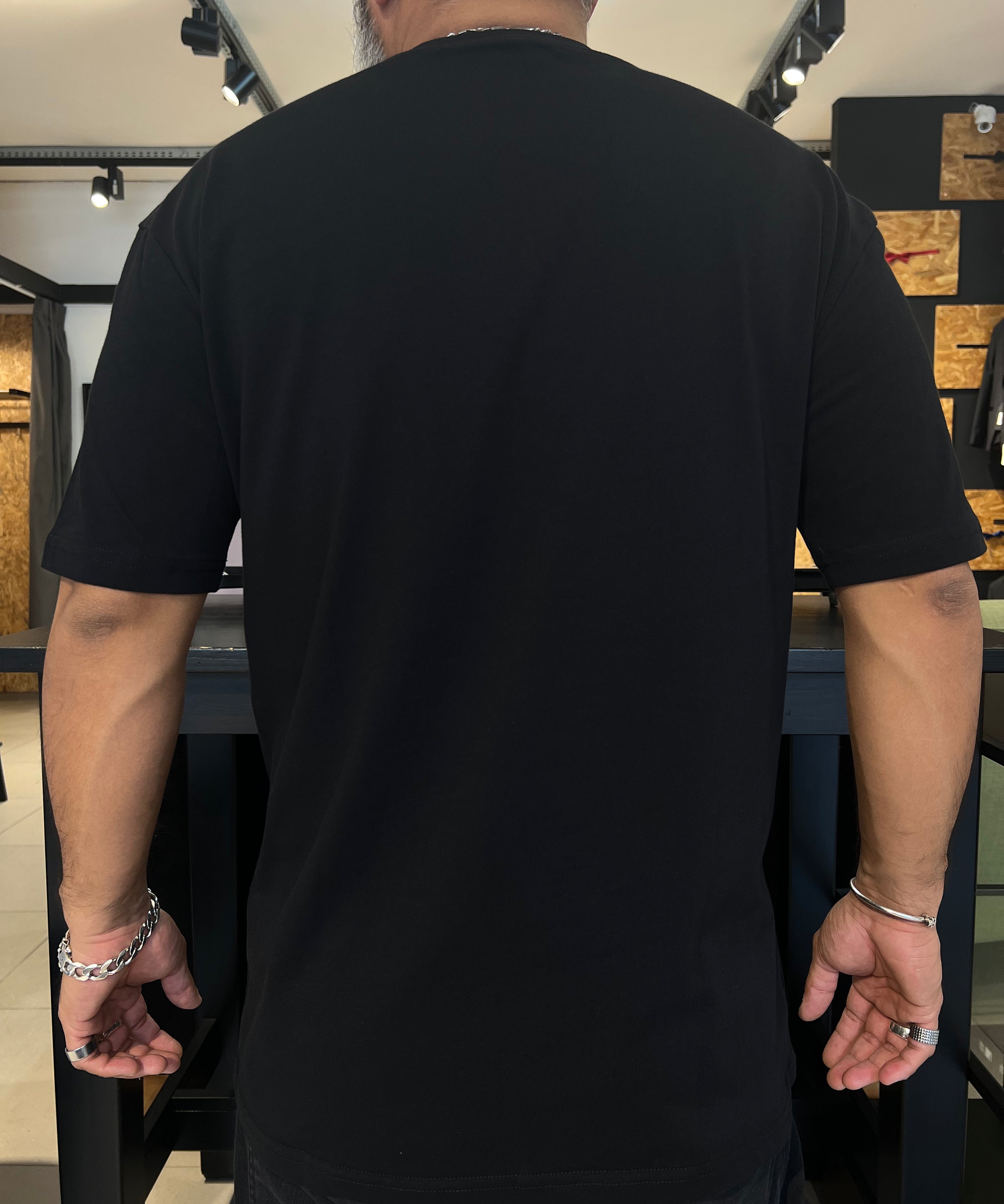 1141 - ואנזן - בייסיק אוברסייז בצבע שחור