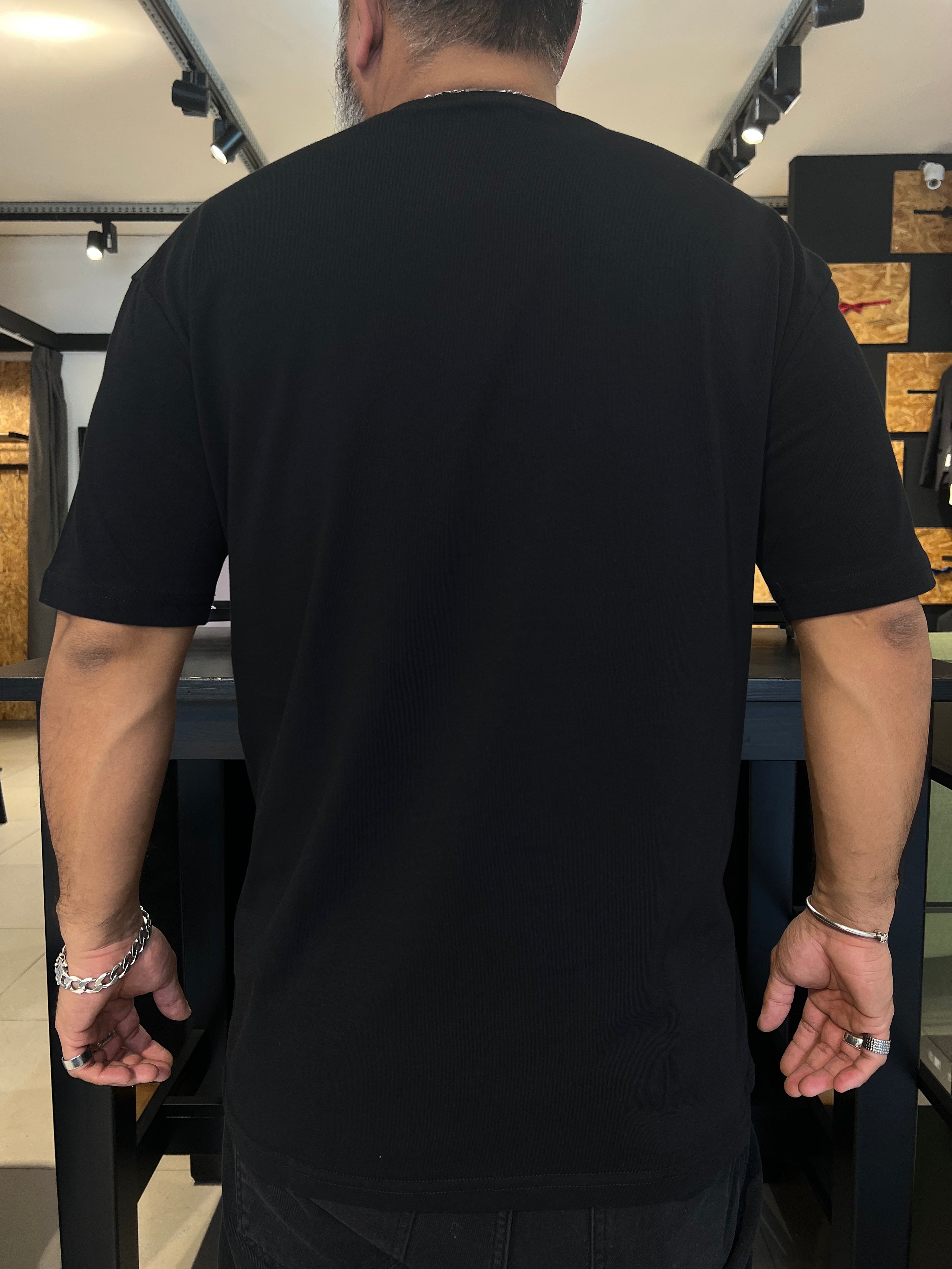 1141 - ואנזן - בייסיק אוברסייז בצבע שחור