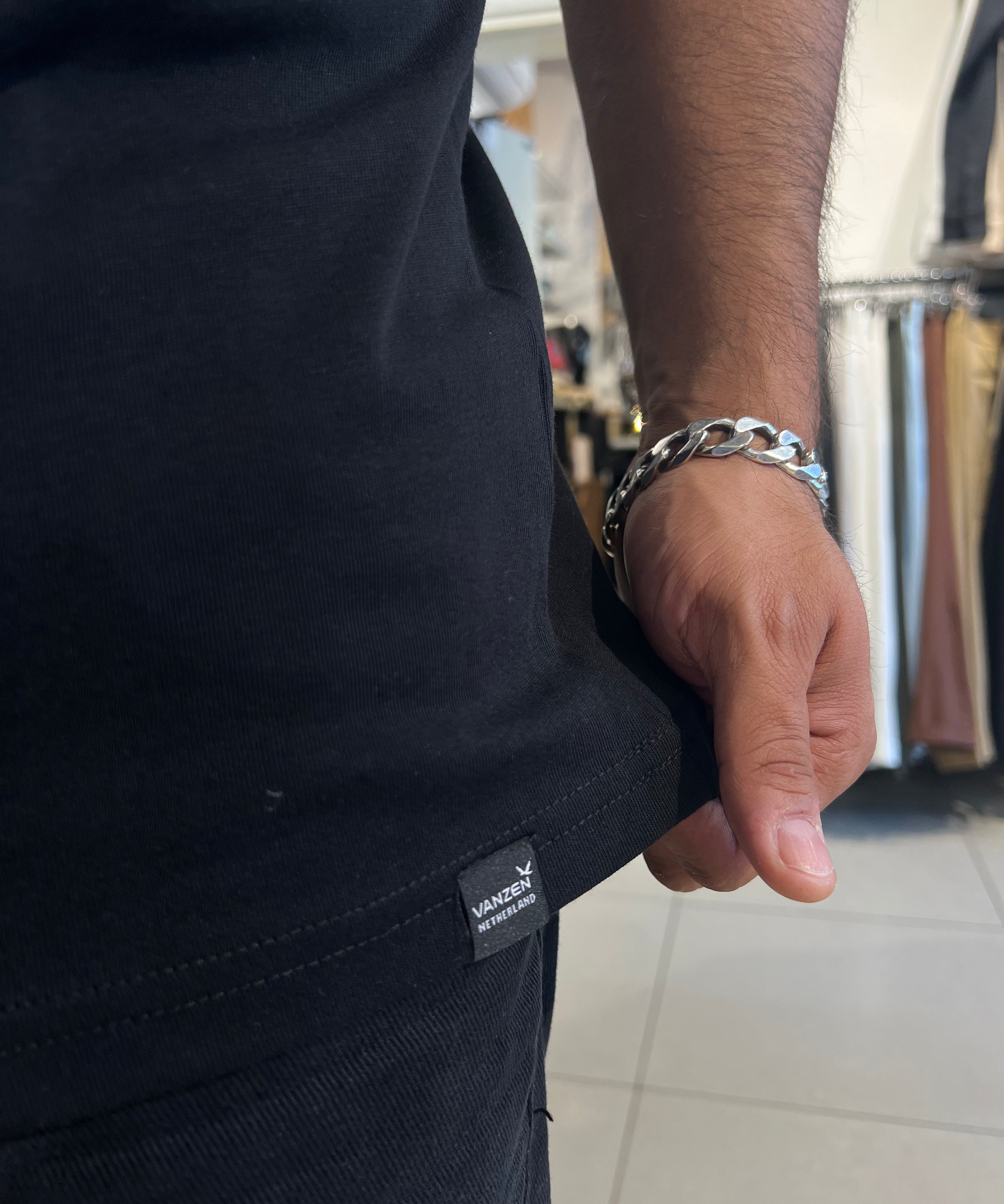 1141 - ואנזן - בייסיק אוברסייז בצבע שחור