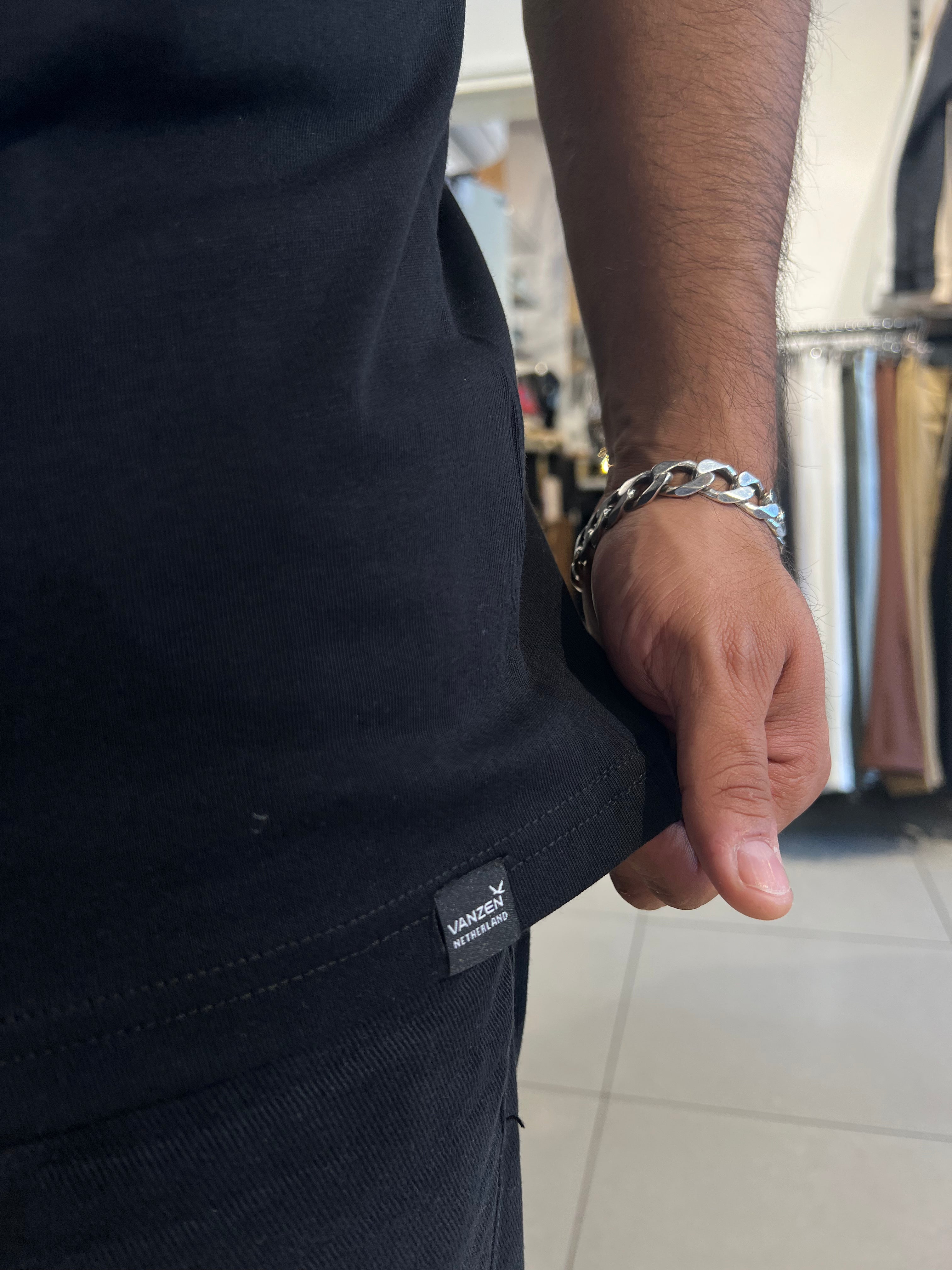 1141 - ואנזן - בייסיק אוברסייז בצבע שחור