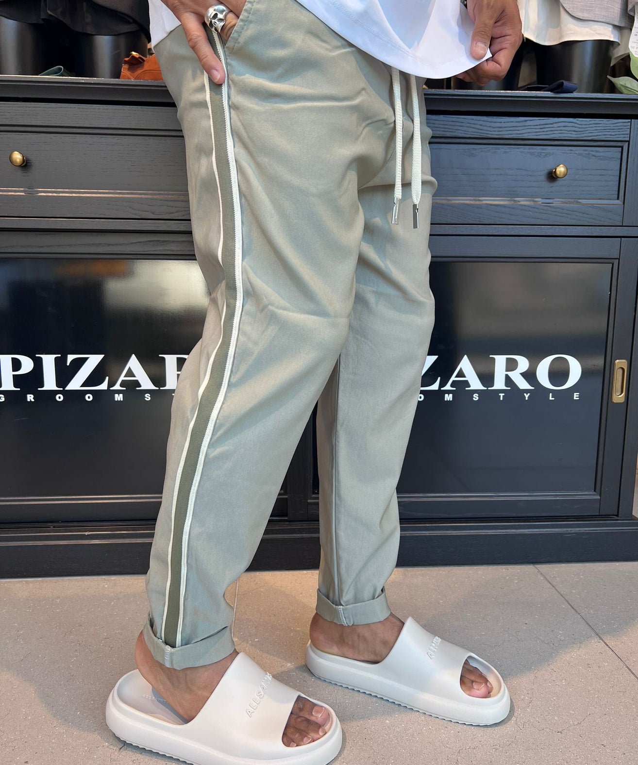 7083 03 - דה לוקה מכנס ״דייגים״ עם פס - בצבע ירוק פסטל