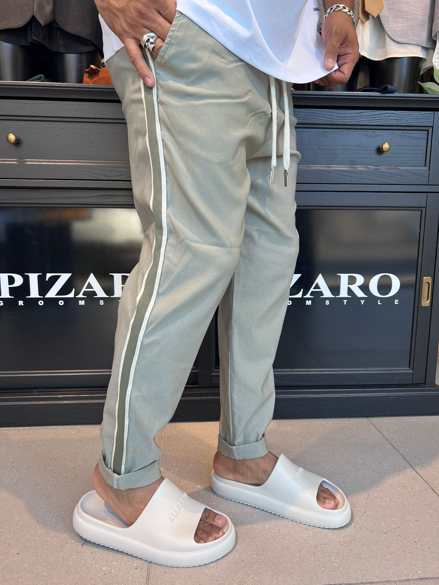 7083 03 - דה לוקה מכנס ״דייגים״ עם פס - בצבע ירוק פסטל