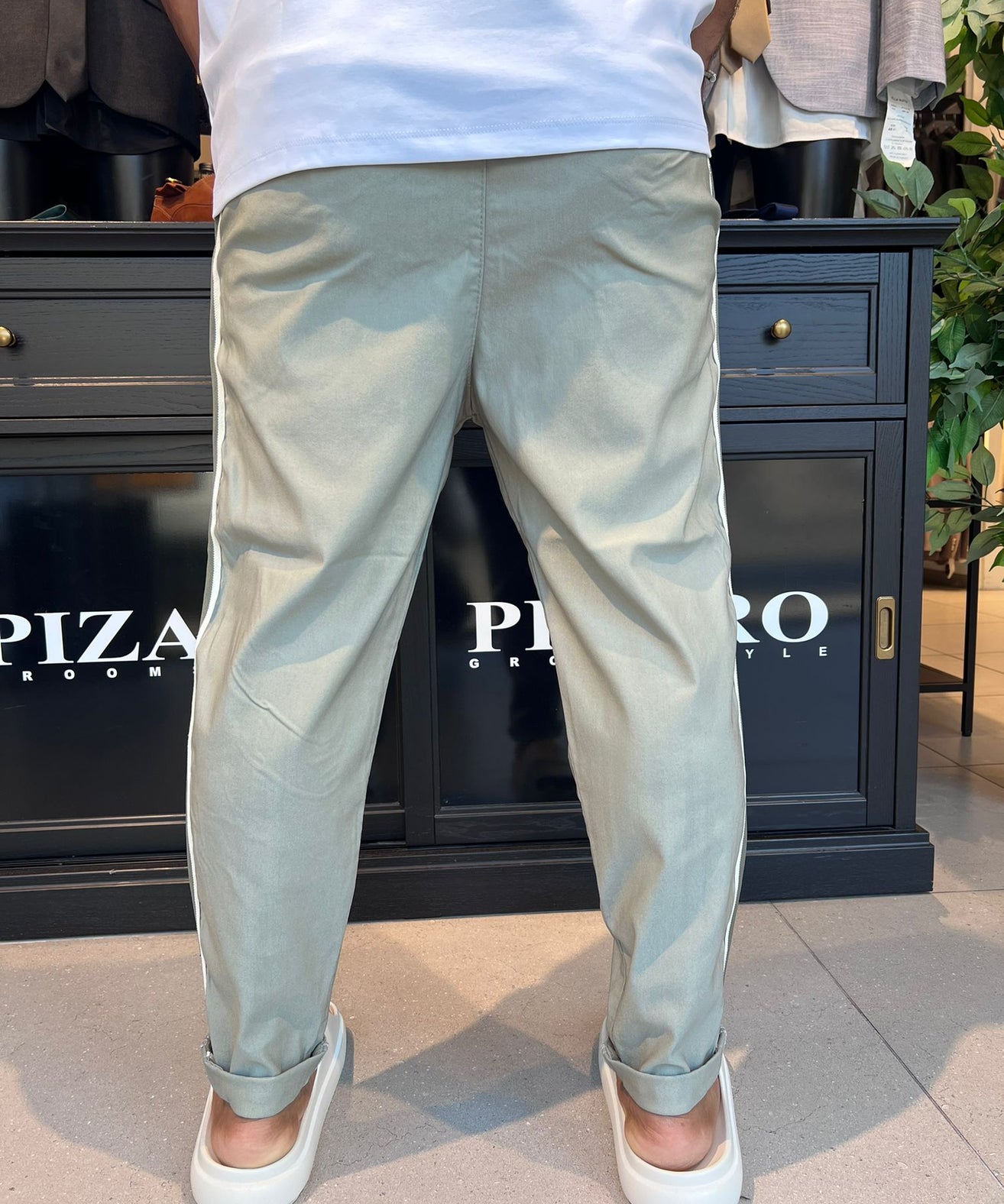 7083 03 - דה לוקה מכנס ״דייגים״ עם פס - בצבע ירוק פסטל