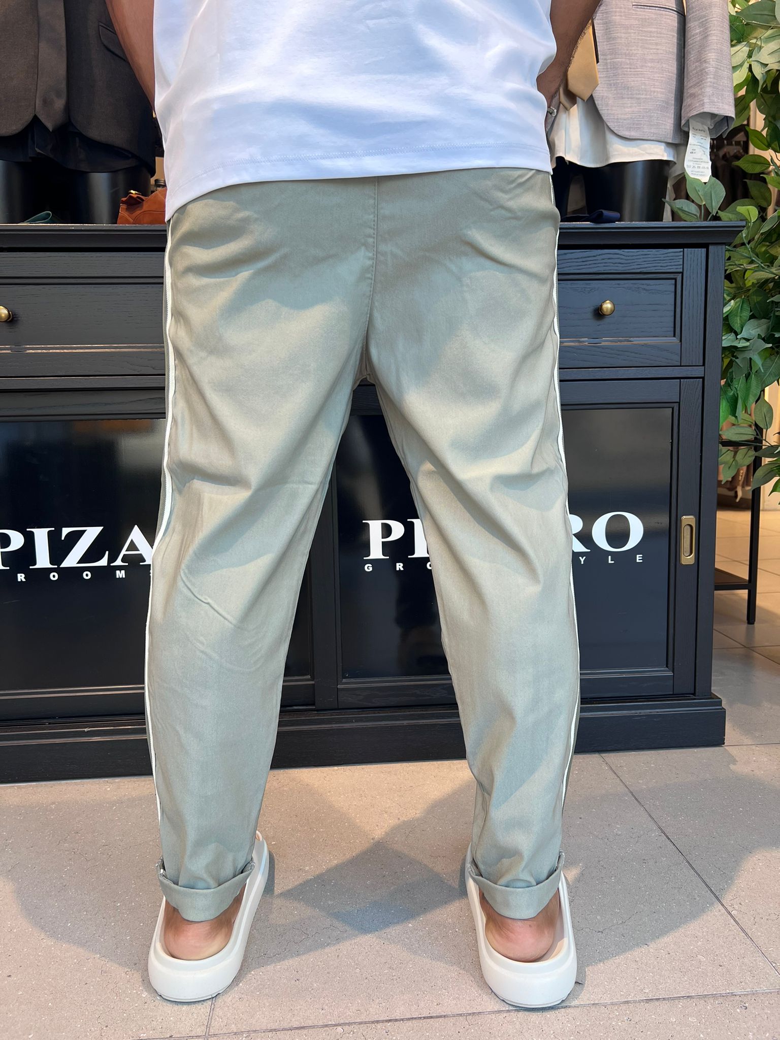 7083 03 - דה לוקה מכנס ״דייגים״ עם פס - בצבע ירוק פסטל