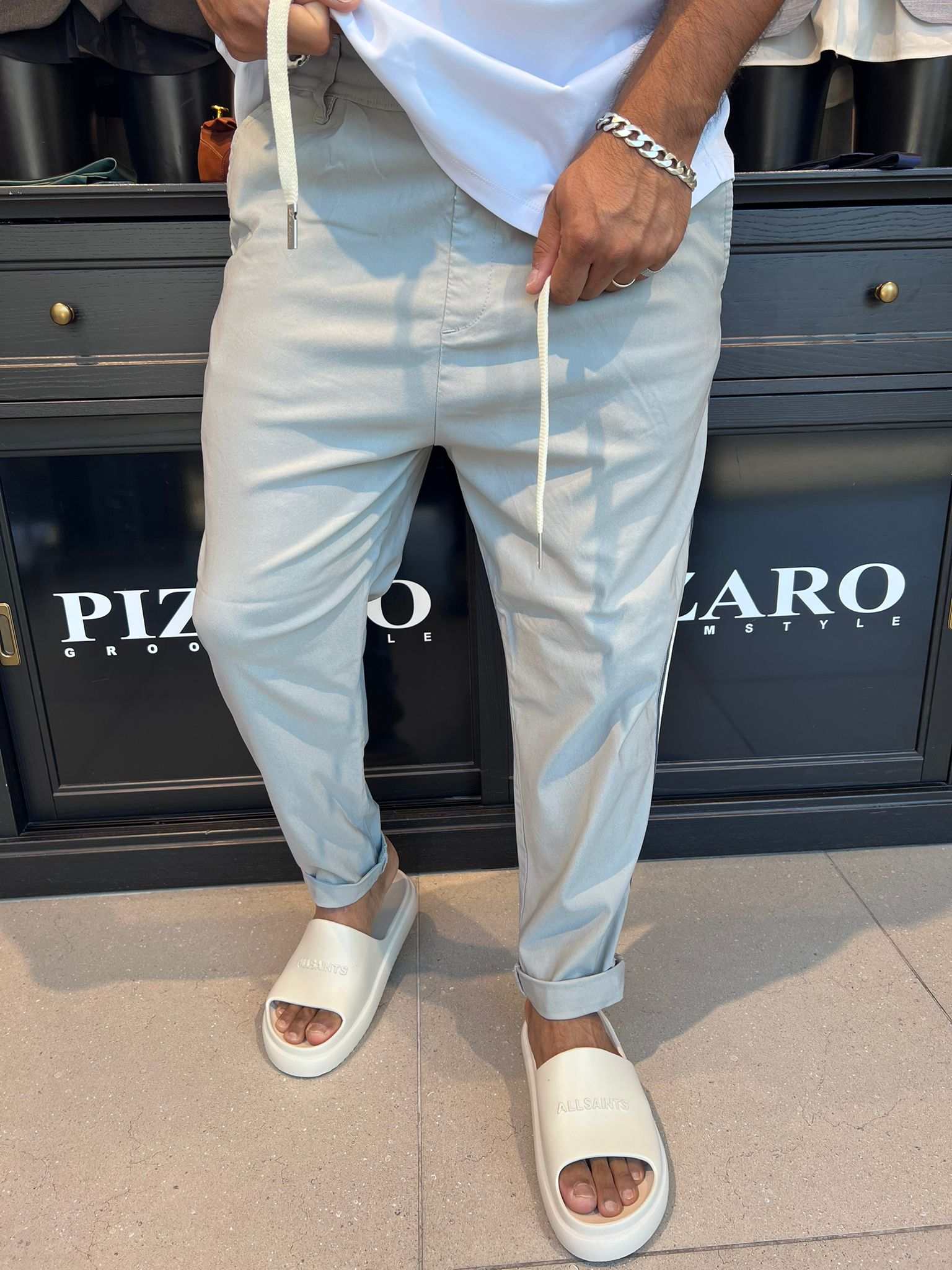 7083 02 - דה לוקה מכנס ״דייגים״ עם פס - בצבע אפור