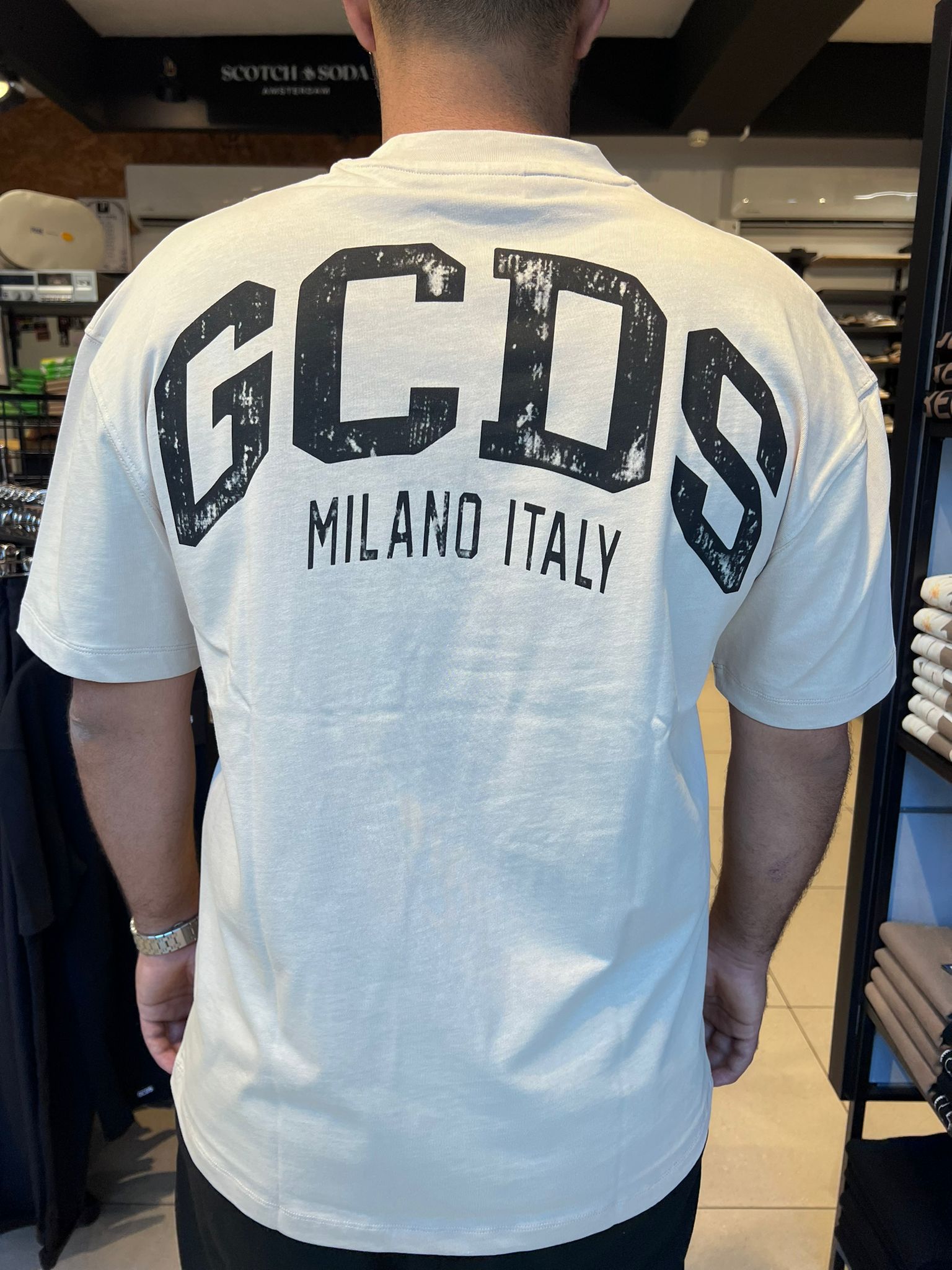 GCDS - חולצה טי MEN OVERSIZE T-SHIRT BLEACHED SAND  242MT05-013