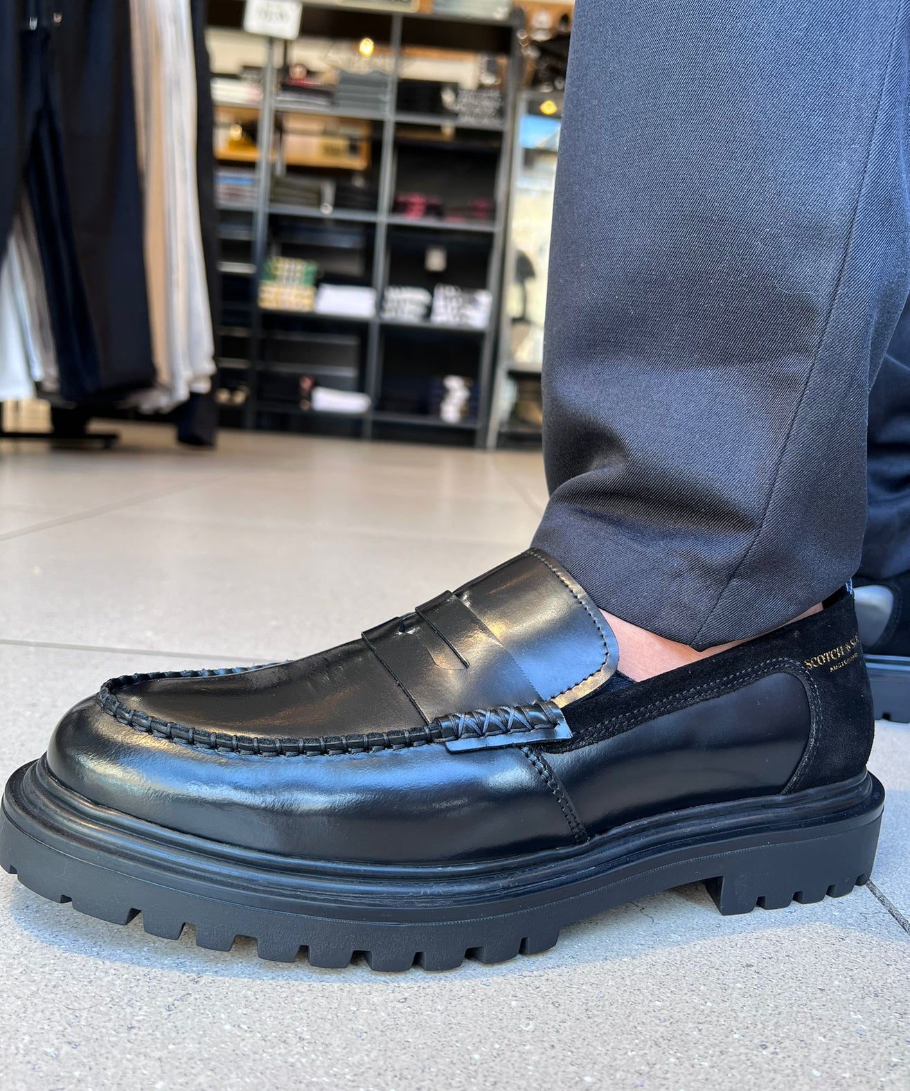 סקוץ’ אנד סודה - נעלי מוקסין Style Loafer  Black A00