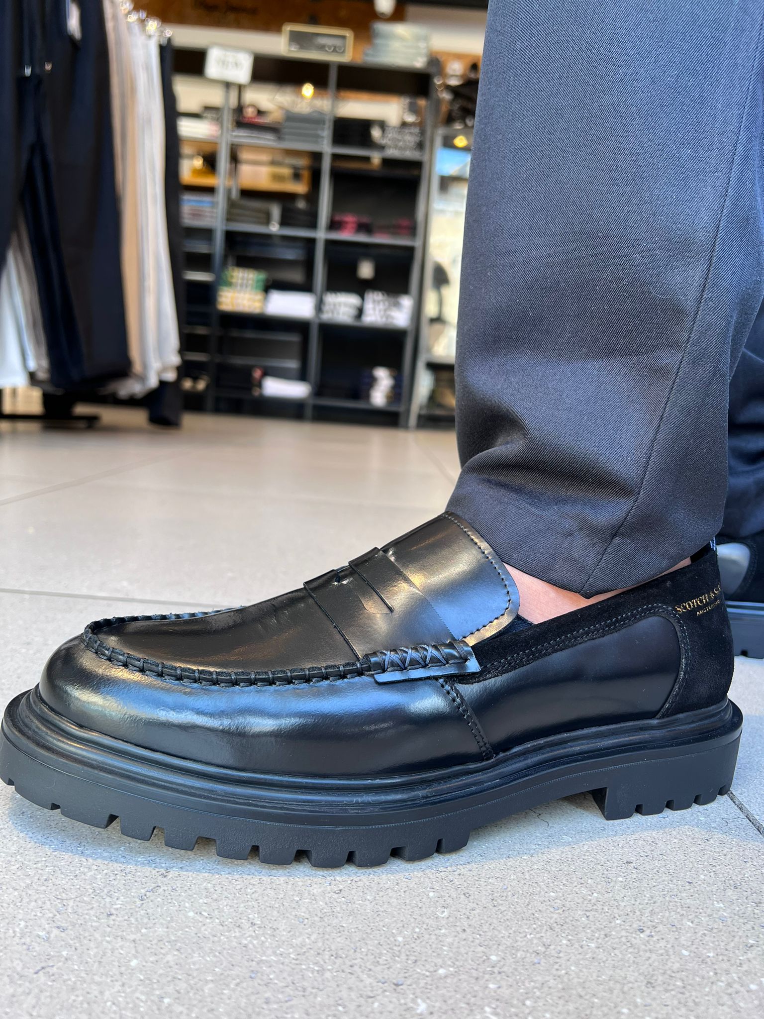 סקוץ’ אנד סודה - נעלי מוקסין Style Loafer  Black A00