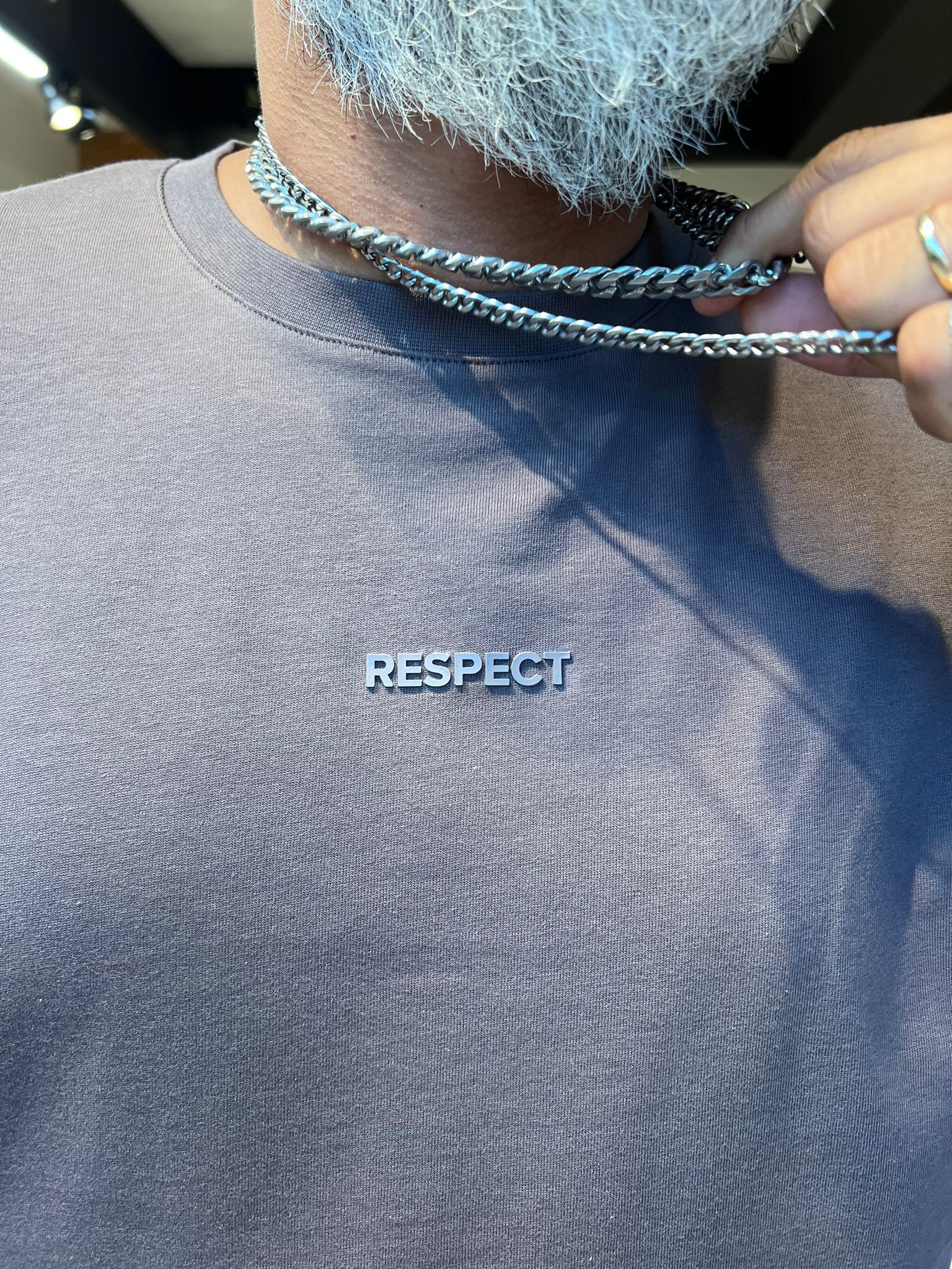 B2 52475 - קרייזר - אוברסייז שרוול קצר בצבע סגול