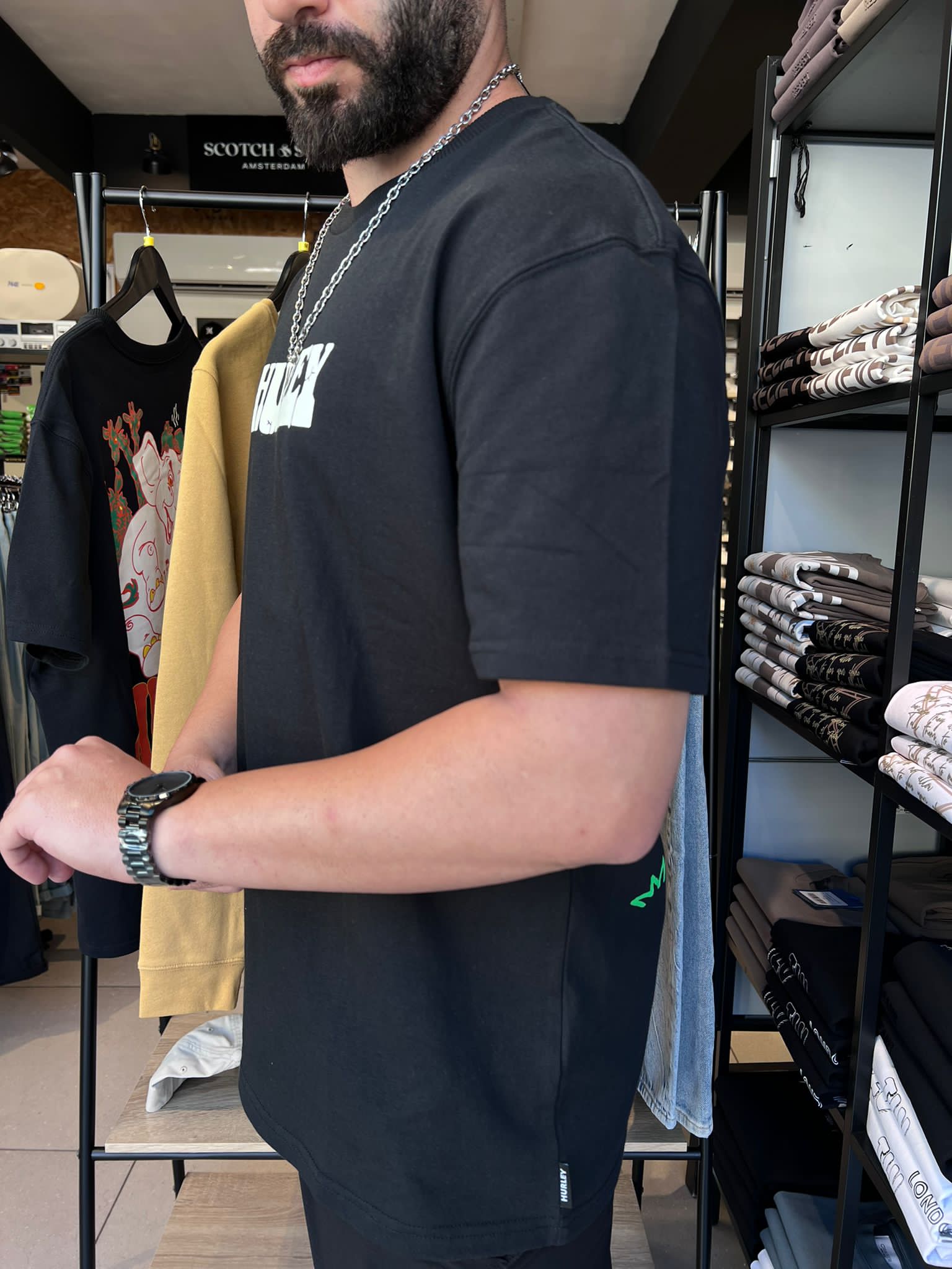 הארלי - חולצה טי שרוול קצר בשחור SAU24WORBLT WORM TEE