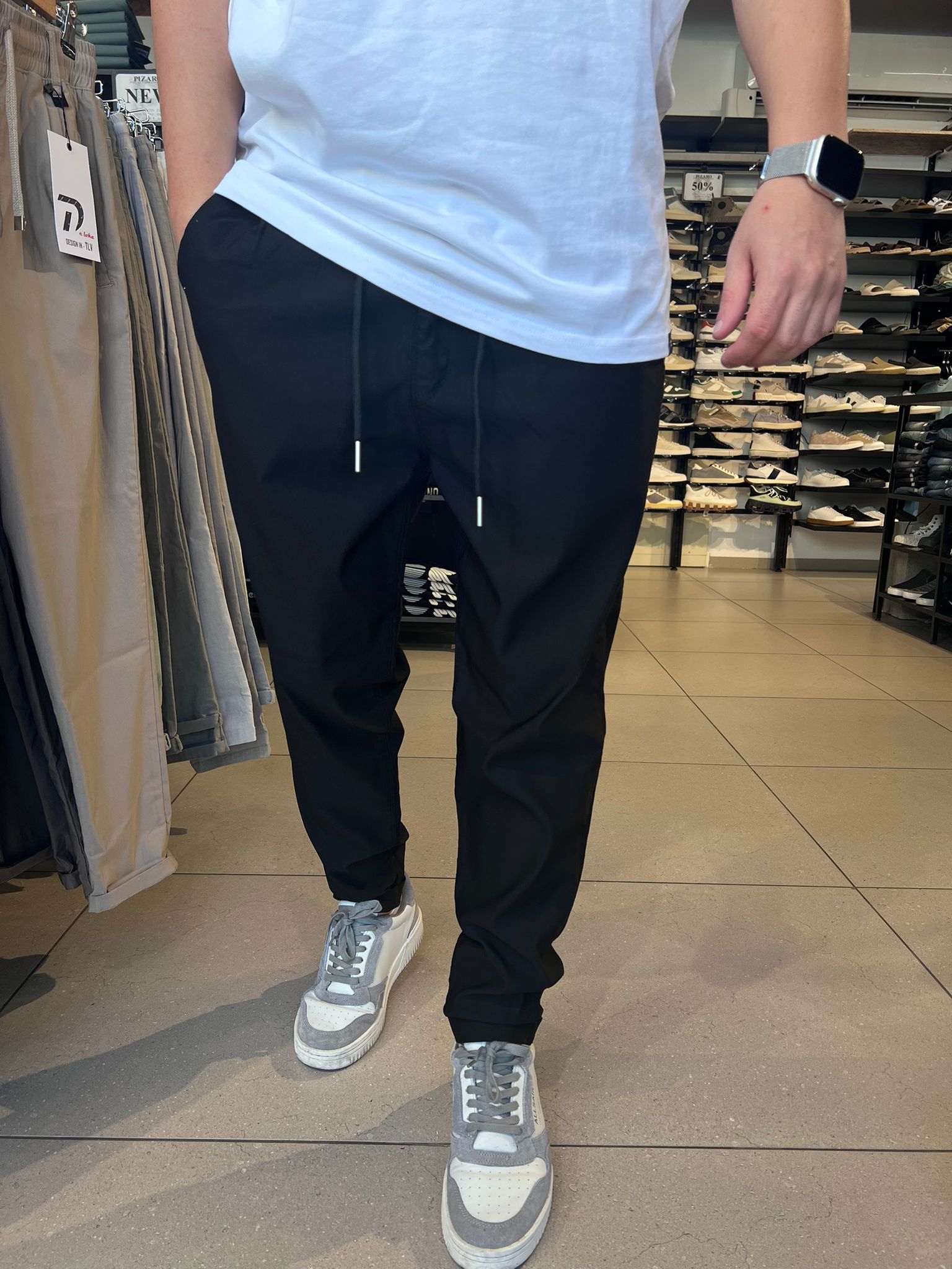 דה לוקה - מכנס ספורט אלגנט בצבע שחור 7059A