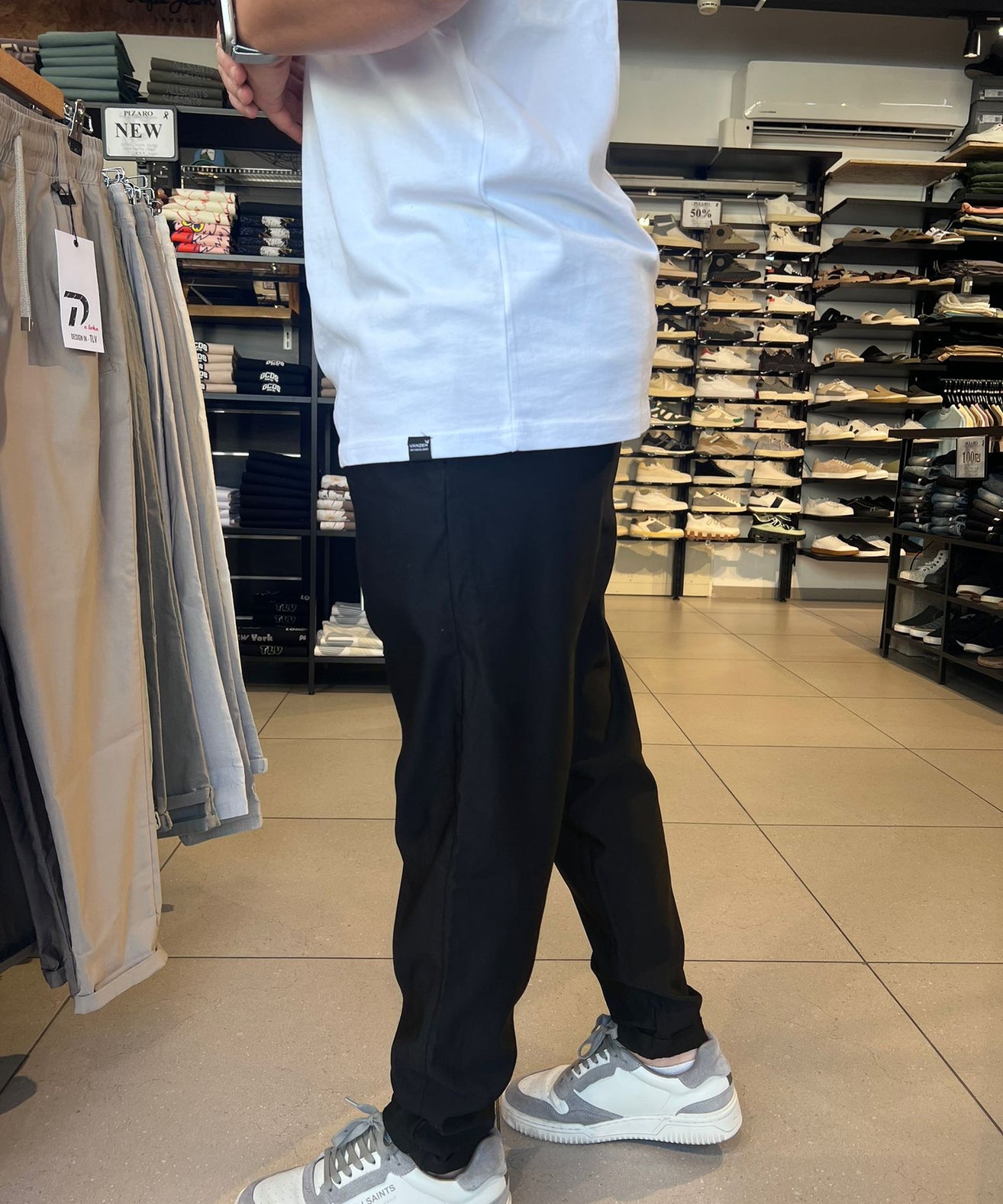 דה לוקה - מכנס ספורט אלגנט בצבע שחור 7059A