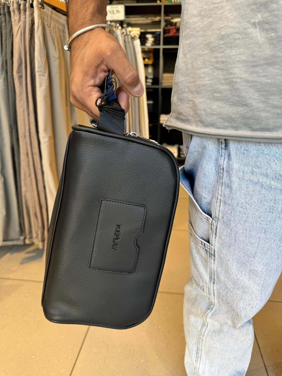 ריפליי - תיק יד דמוי עור שחור FM5316 UNIC-REPLAY