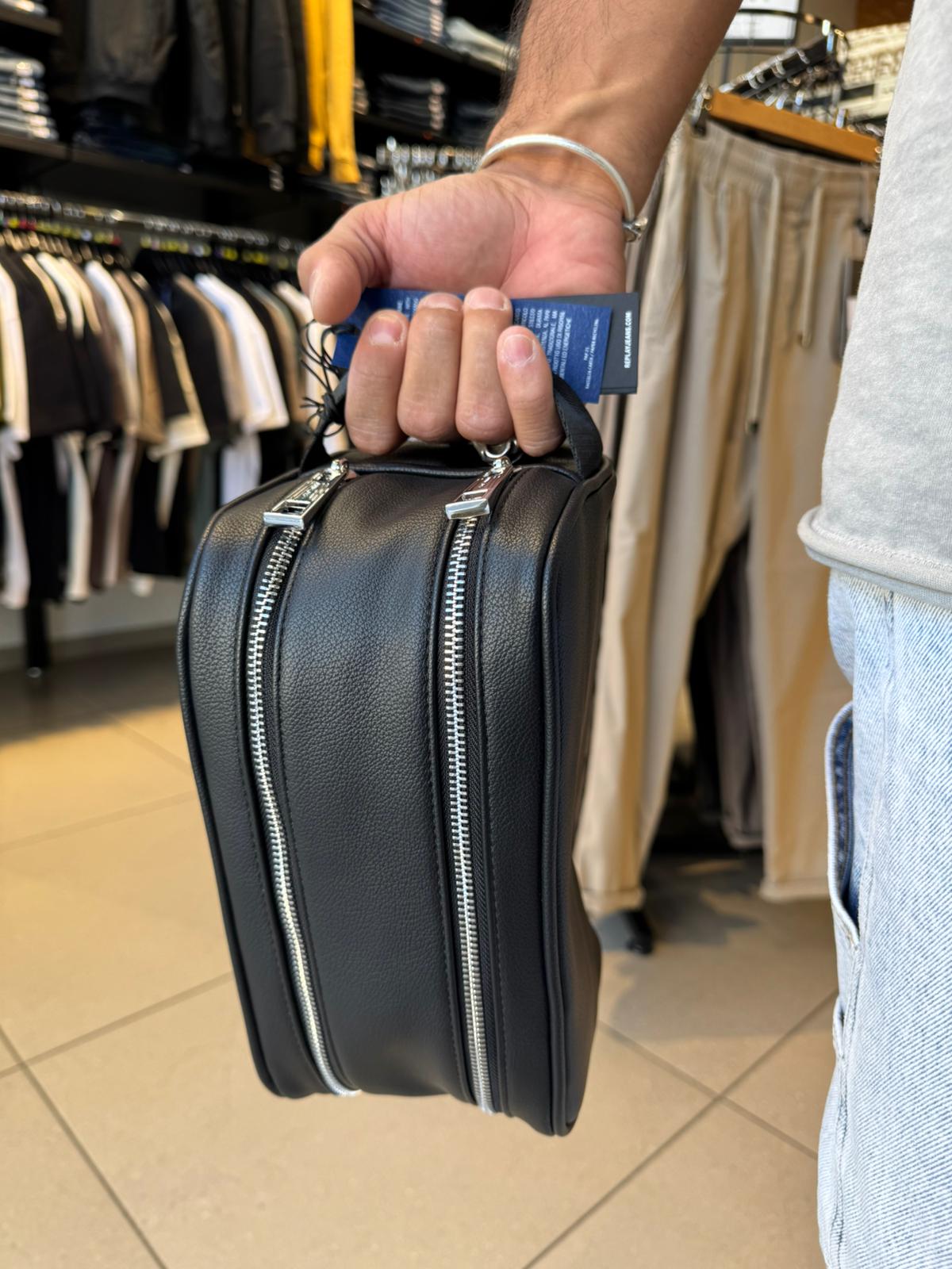 ריפליי - תיק יד דמוי עור שחור FM5316 UNIC-REPLAY