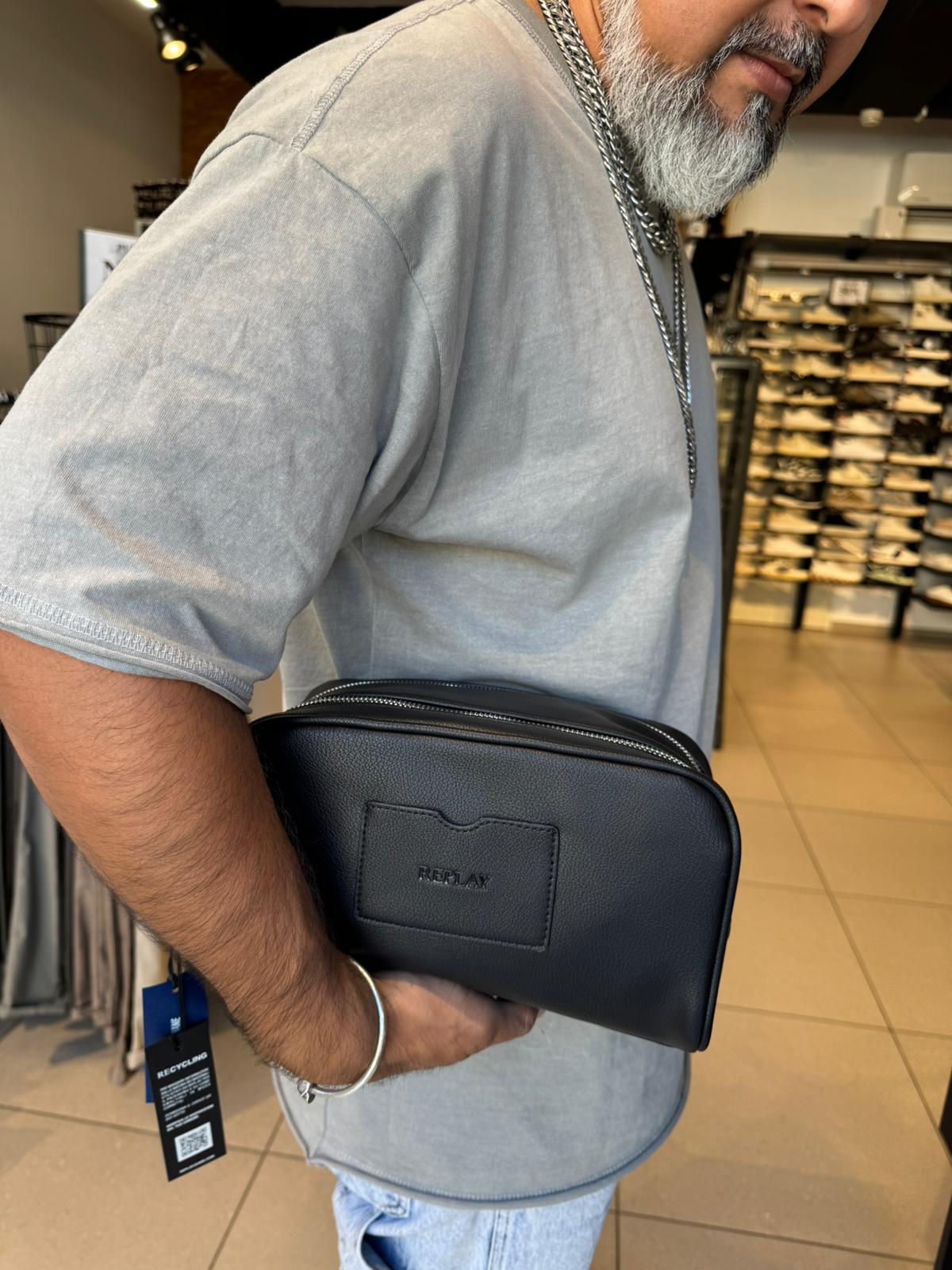 ריפליי - תיק יד דמוי עור שחור FM5316 UNIC-REPLAY