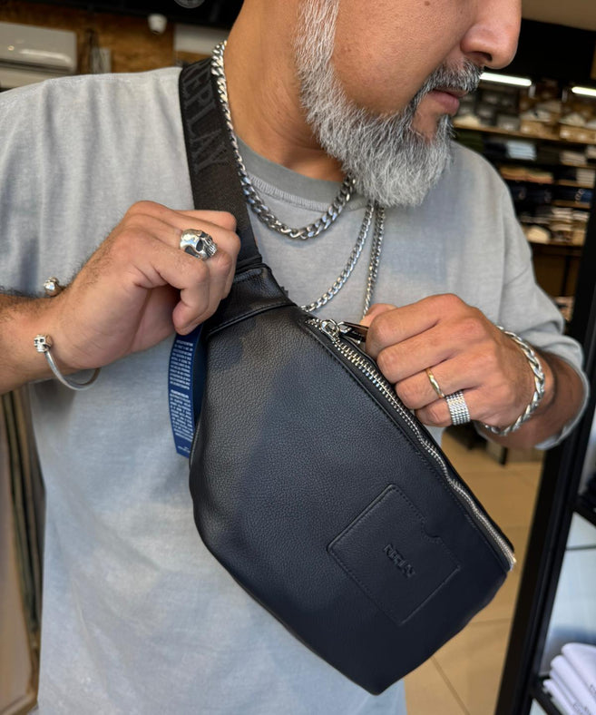 ריפליי - פאוץ דמוי עור שחור FM3686 UNIC-REPLAY