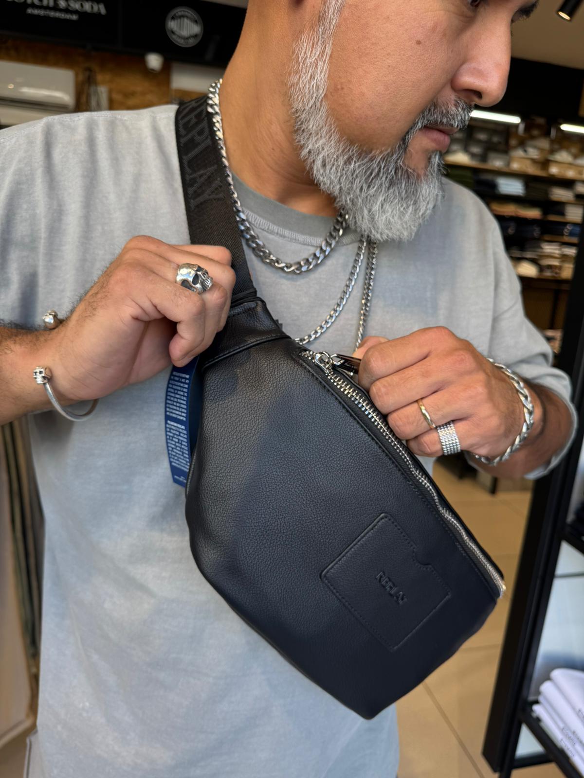 ריפליי - פאוץ דמוי עור שחור FM3686 UNIC-REPLAY