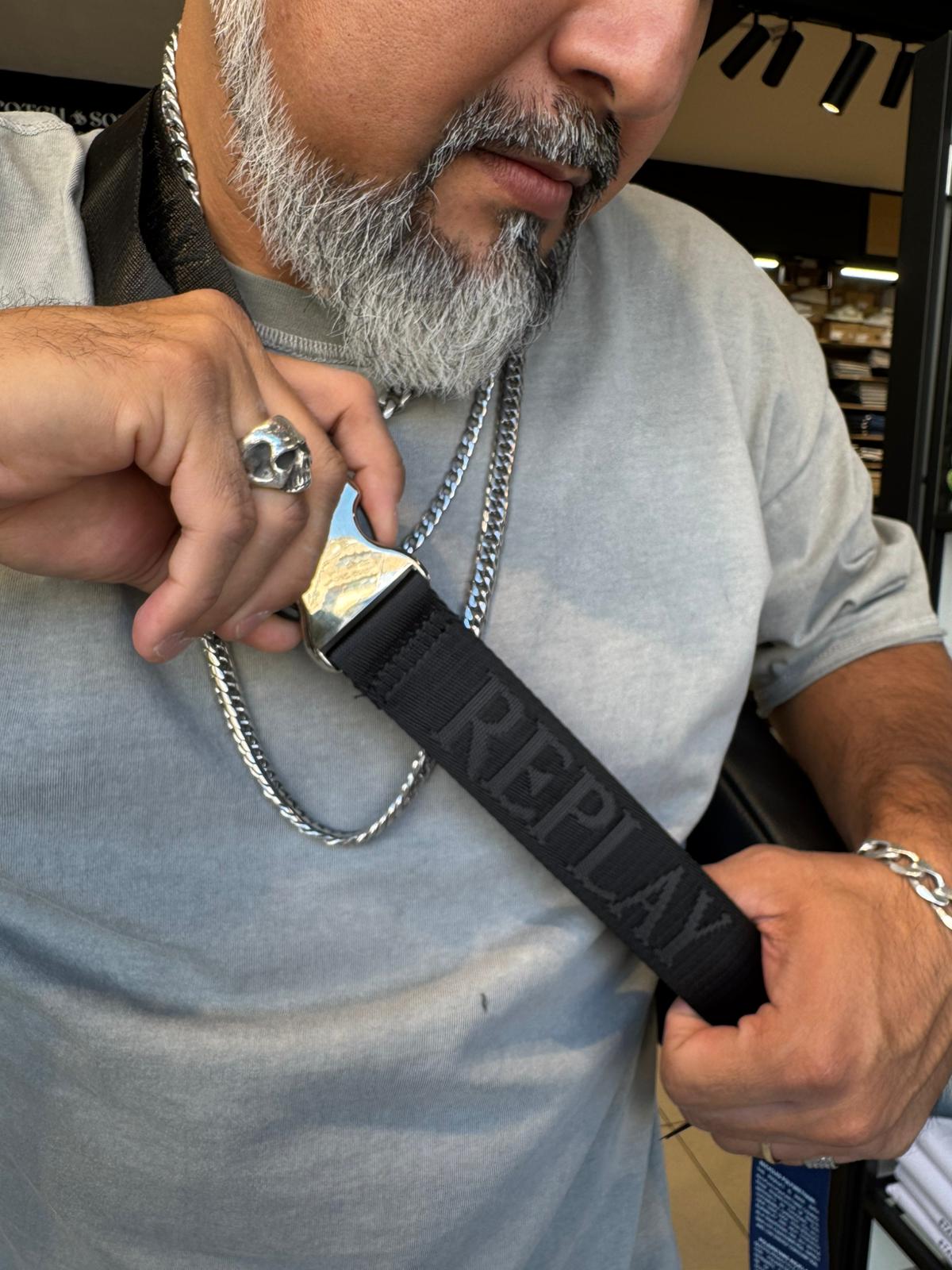 ריפליי - פאוץ דמוי עור שחור FM3686 UNIC-REPLAY