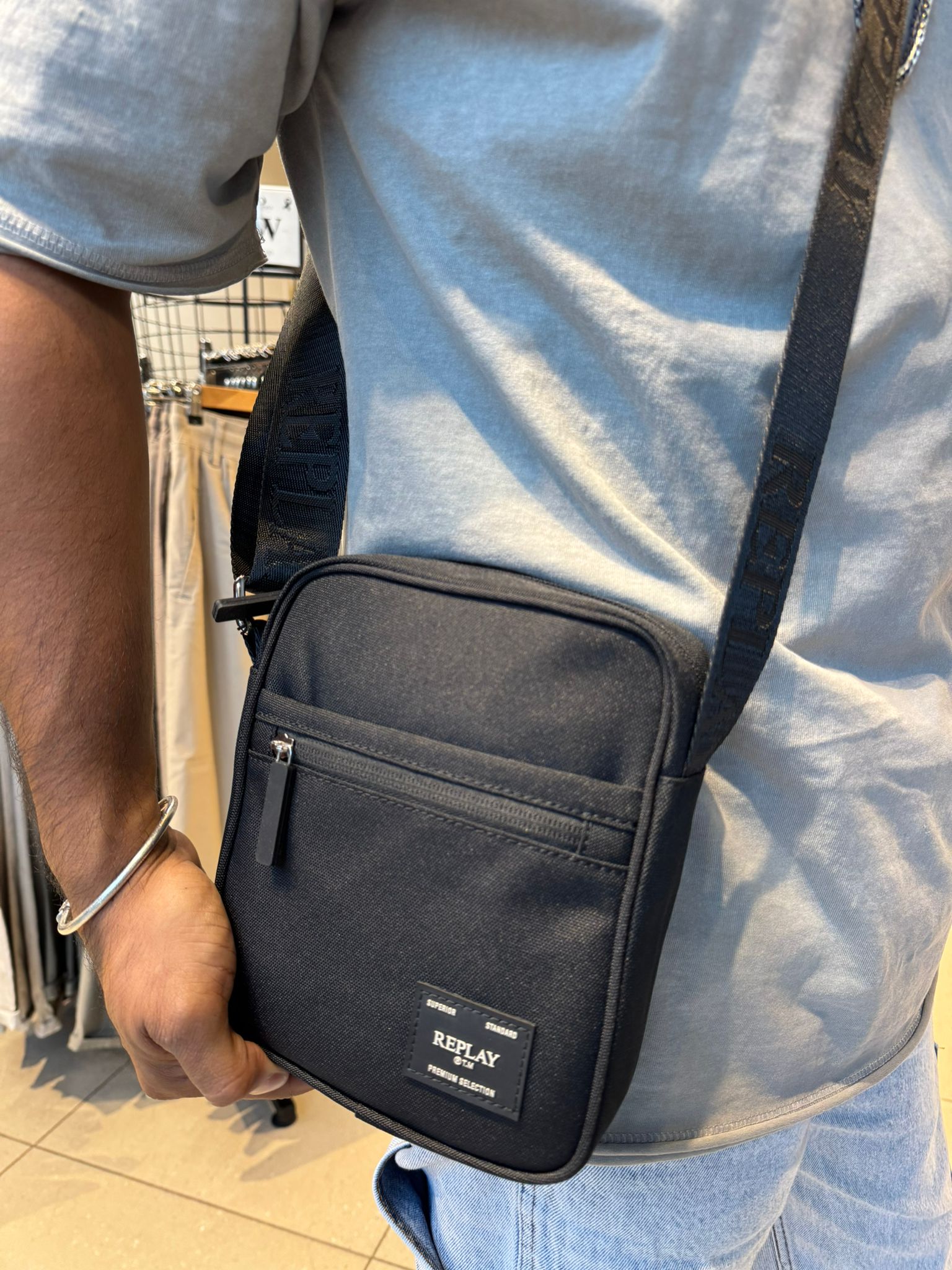 ריפליי - תיק צד מבד רשת שחור FM3633 UNIC-REPLAY