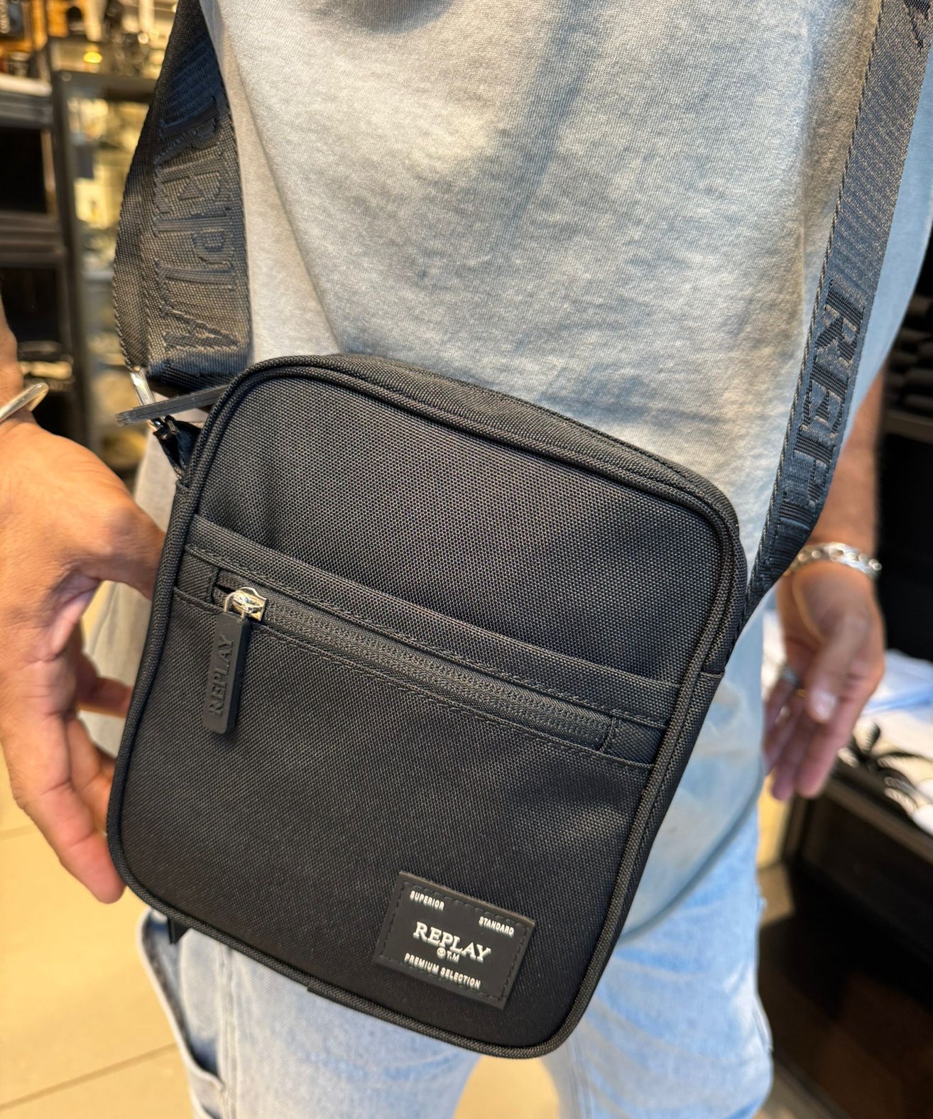 ריפליי - תיק צד מבד רשת שחור FM3633 UNIC-REPLAY