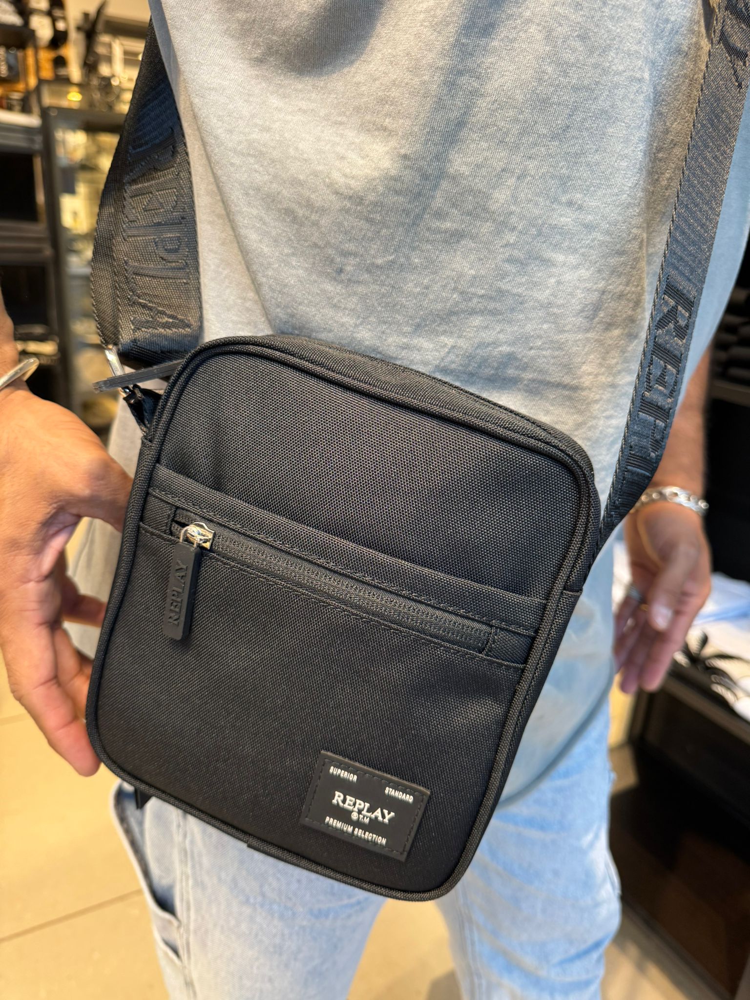 ריפליי - תיק צד מבד רשת שחור FM3633 UNIC-REPLAY