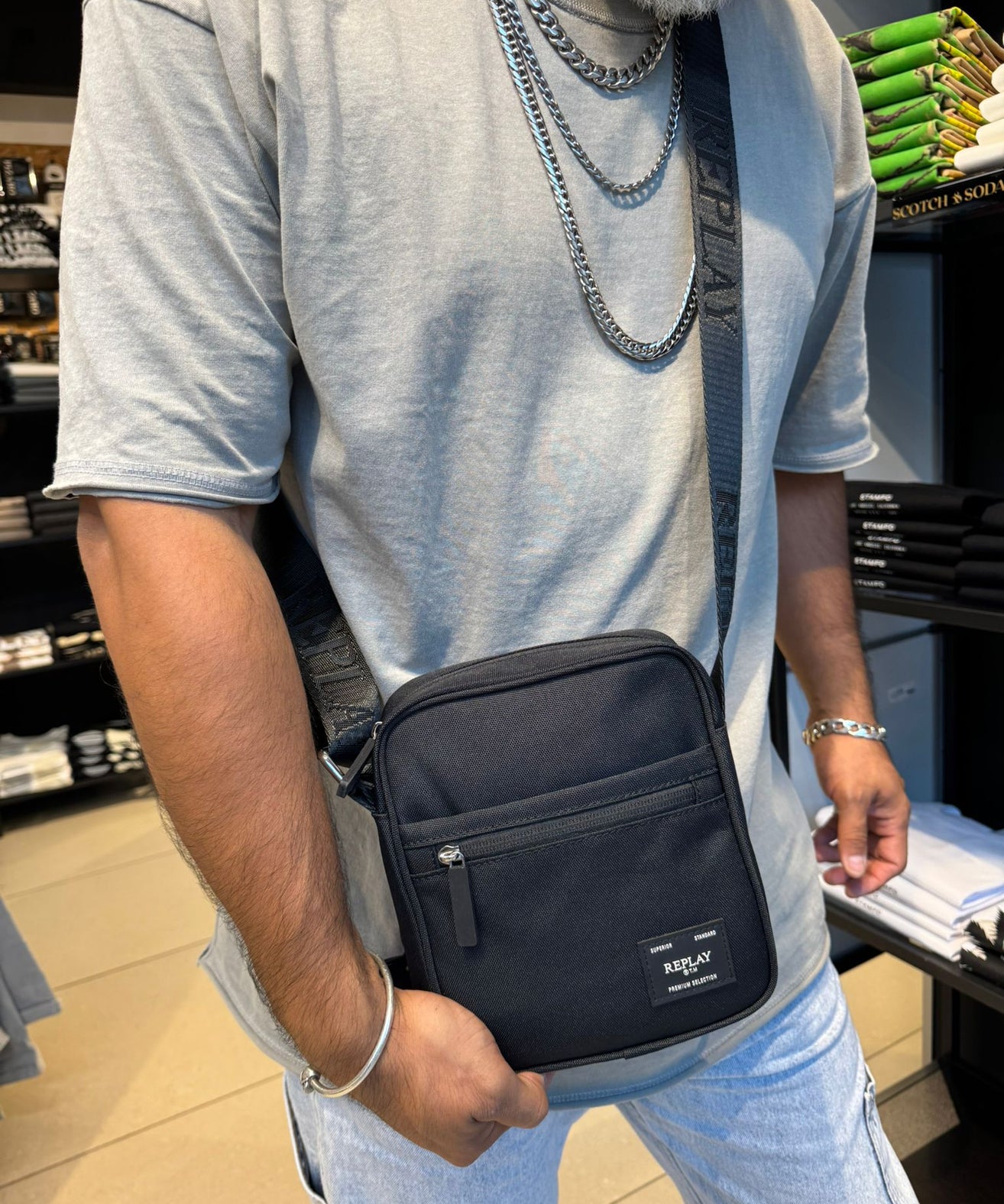 ריפליי - תיק צד מבד רשת שחור FM3633 UNIC-REPLAY