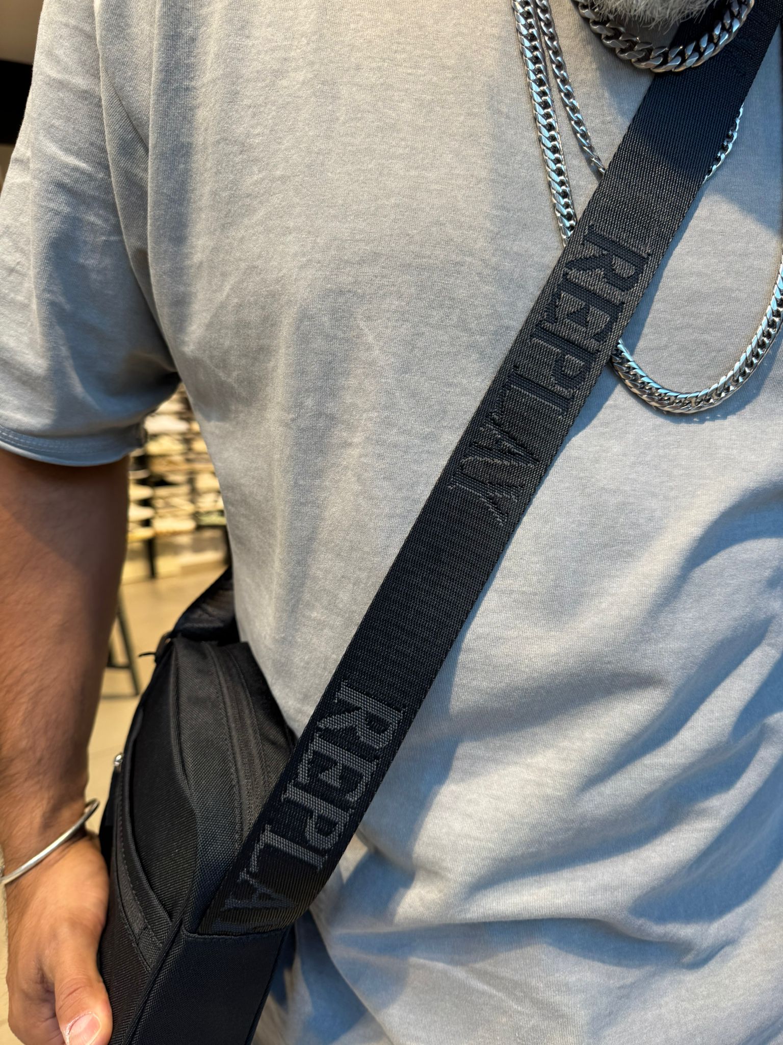 ריפליי - תיק צד מבד רשת שחור FM3633 UNIC-REPLAY