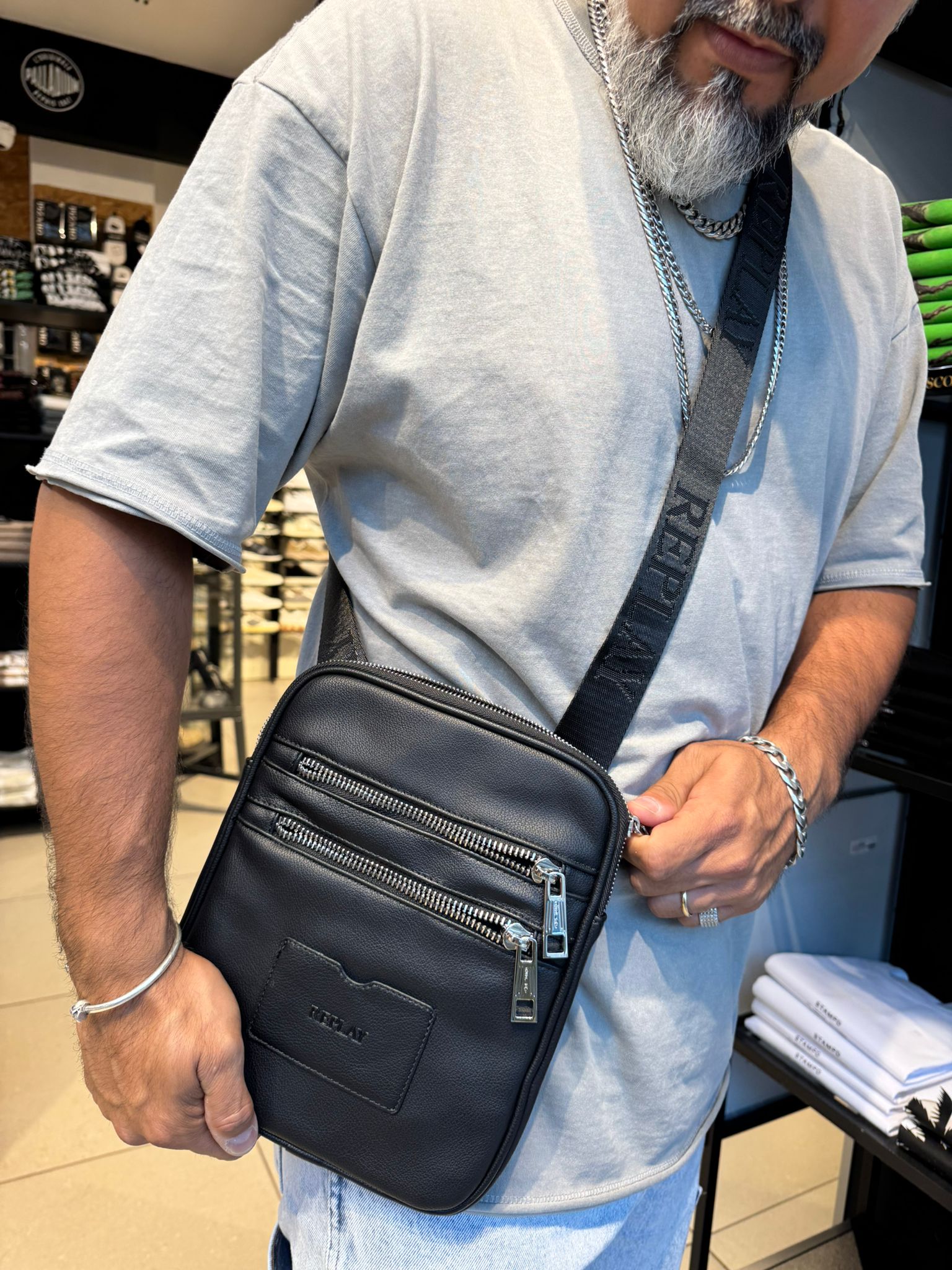 ריפליי - תיק צד דמוי עור שחור FM3687 UNIC-REPLAY