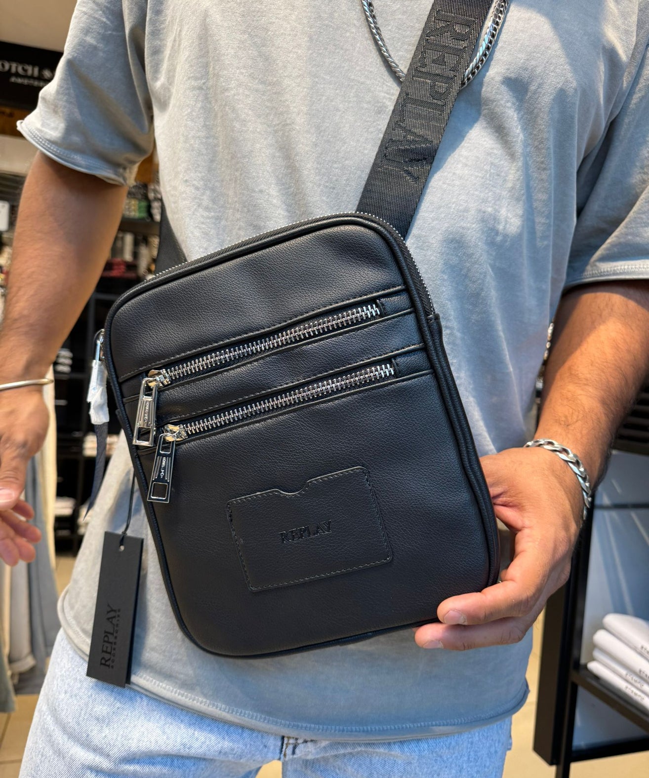 ריפליי - תיק צד דמוי עור שחור FM3687 UNIC-REPLAY