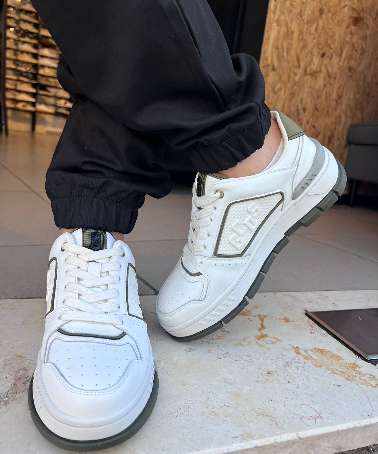 GCDS - סניקרס GC242MF06 103 WHITE/GREEN MEN SHOES LEATHER