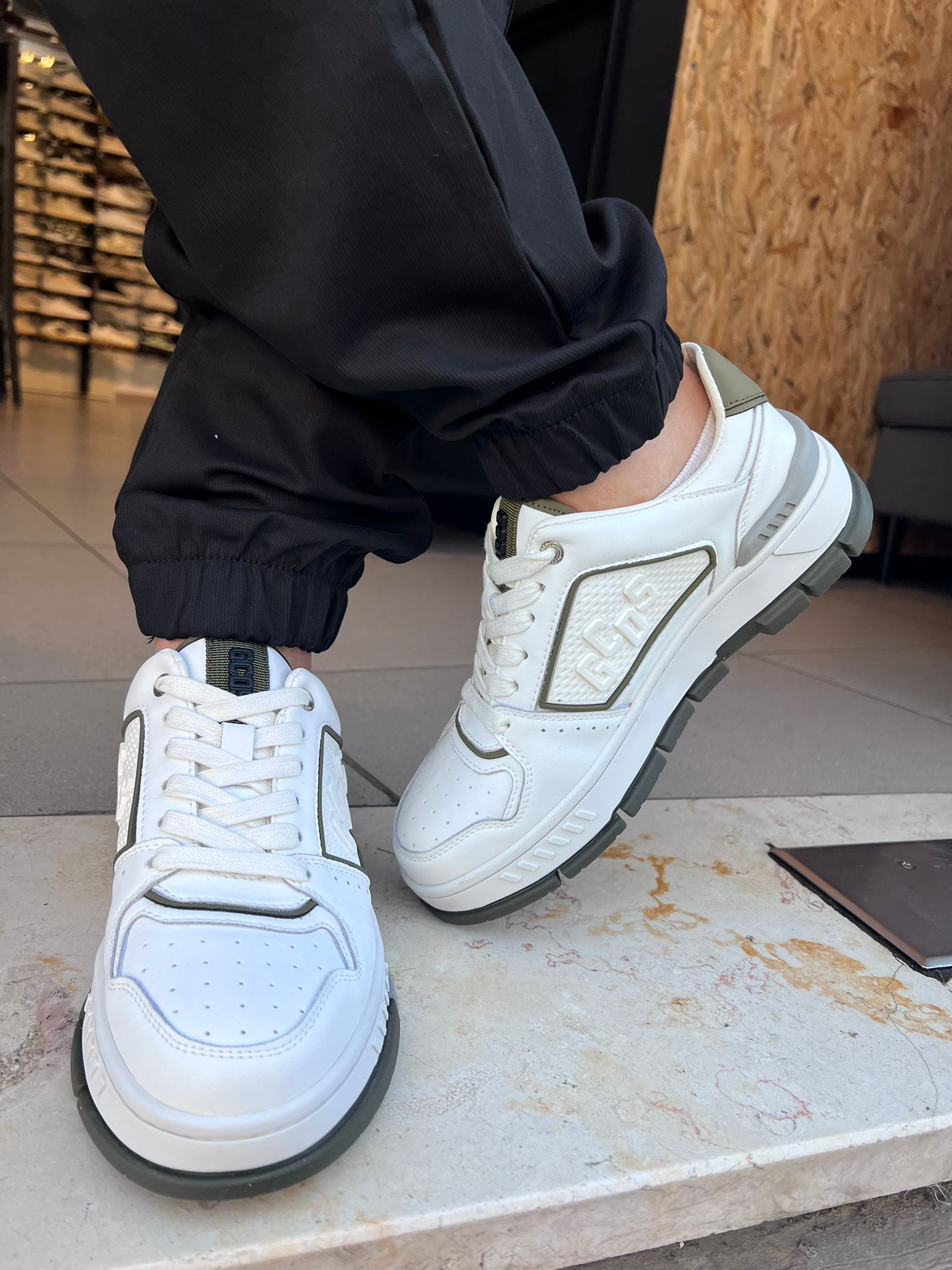 GCDS - סניקרס GC242MF06 103 WHITE/GREEN MEN SHOES LEATHER