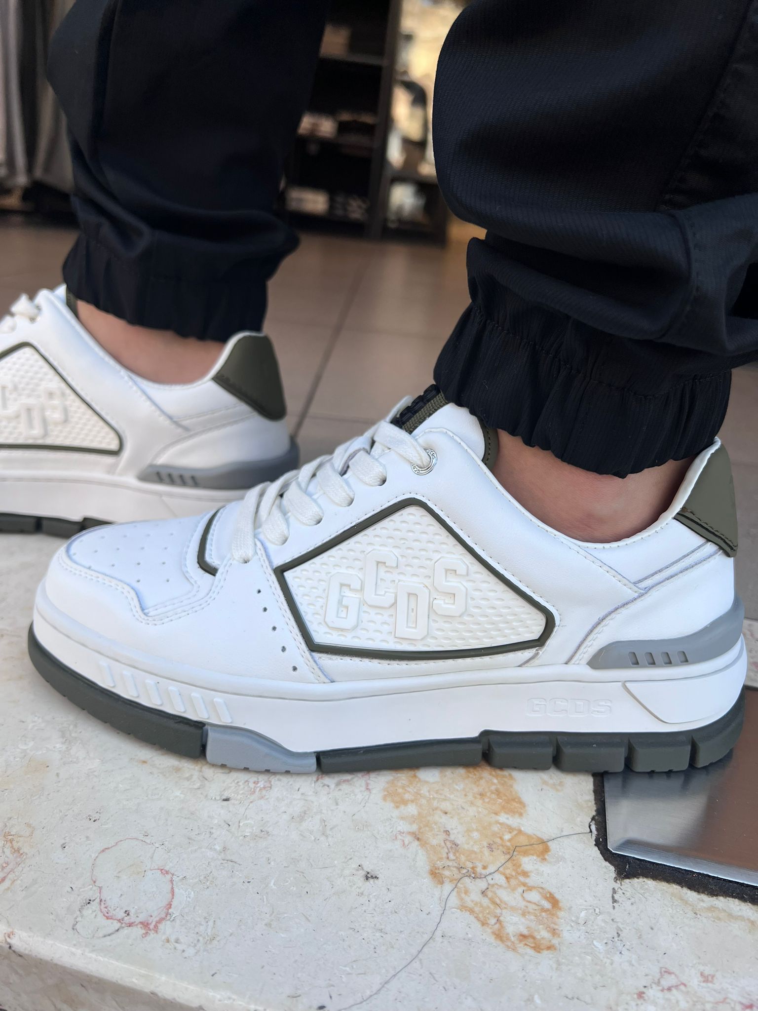 GCDS - סניקרס GC242MF06 103 WHITE/GREEN MEN SHOES LEATHER