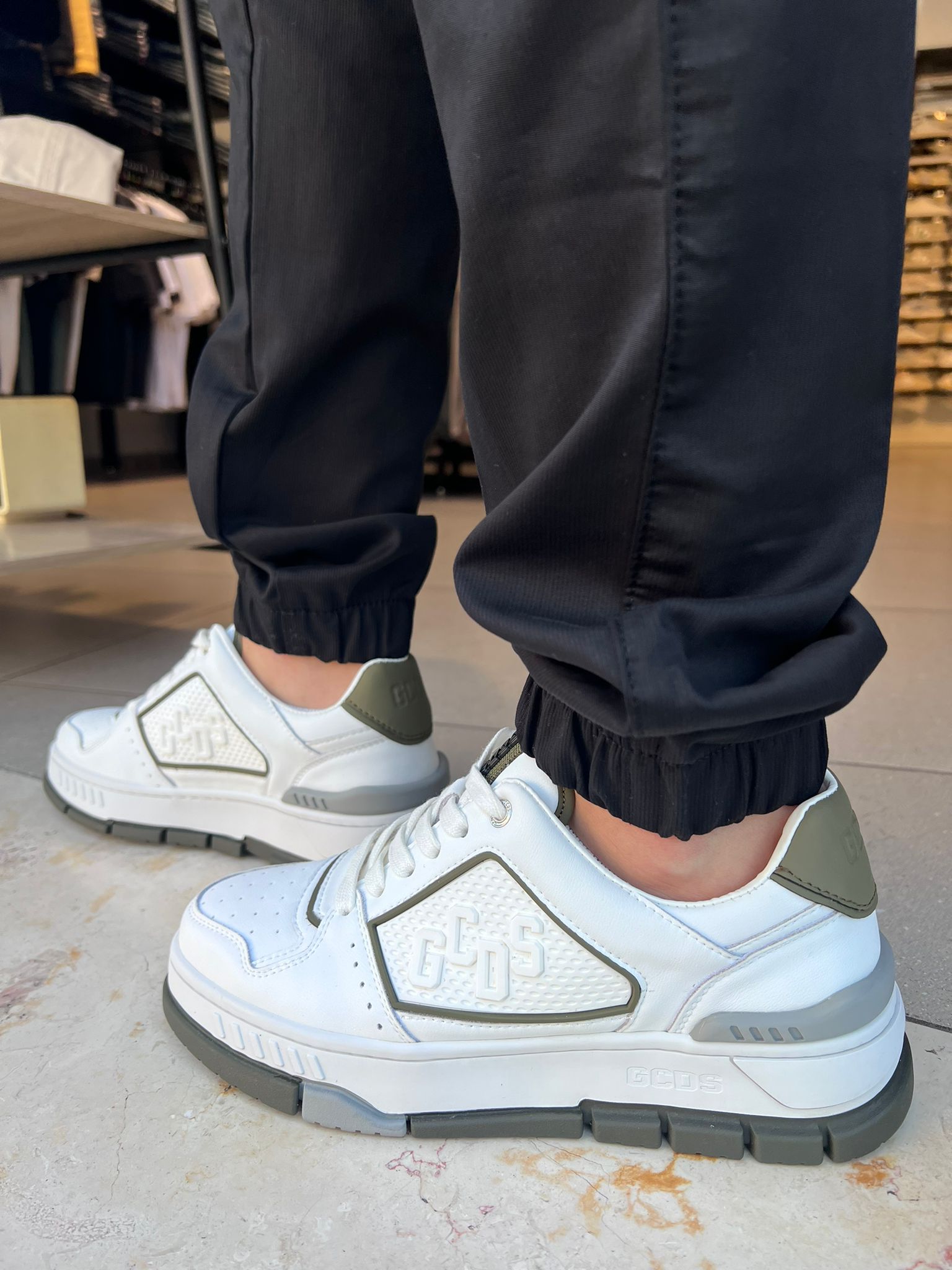 GCDS - סניקרס GC242MF06 103 WHITE/GREEN MEN SHOES LEATHER