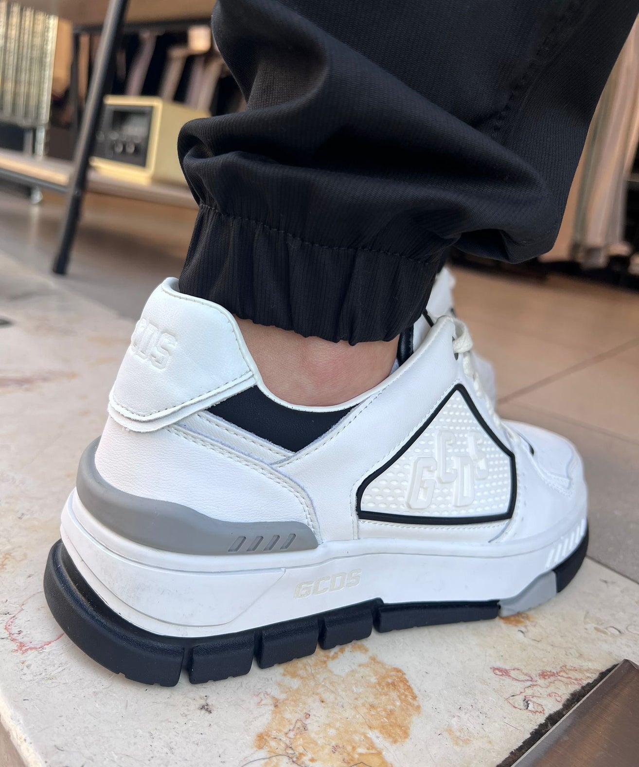 GCDS - סניקרס GC242MF06 101 WHITE/BLACK MEN SHOES LEATHER