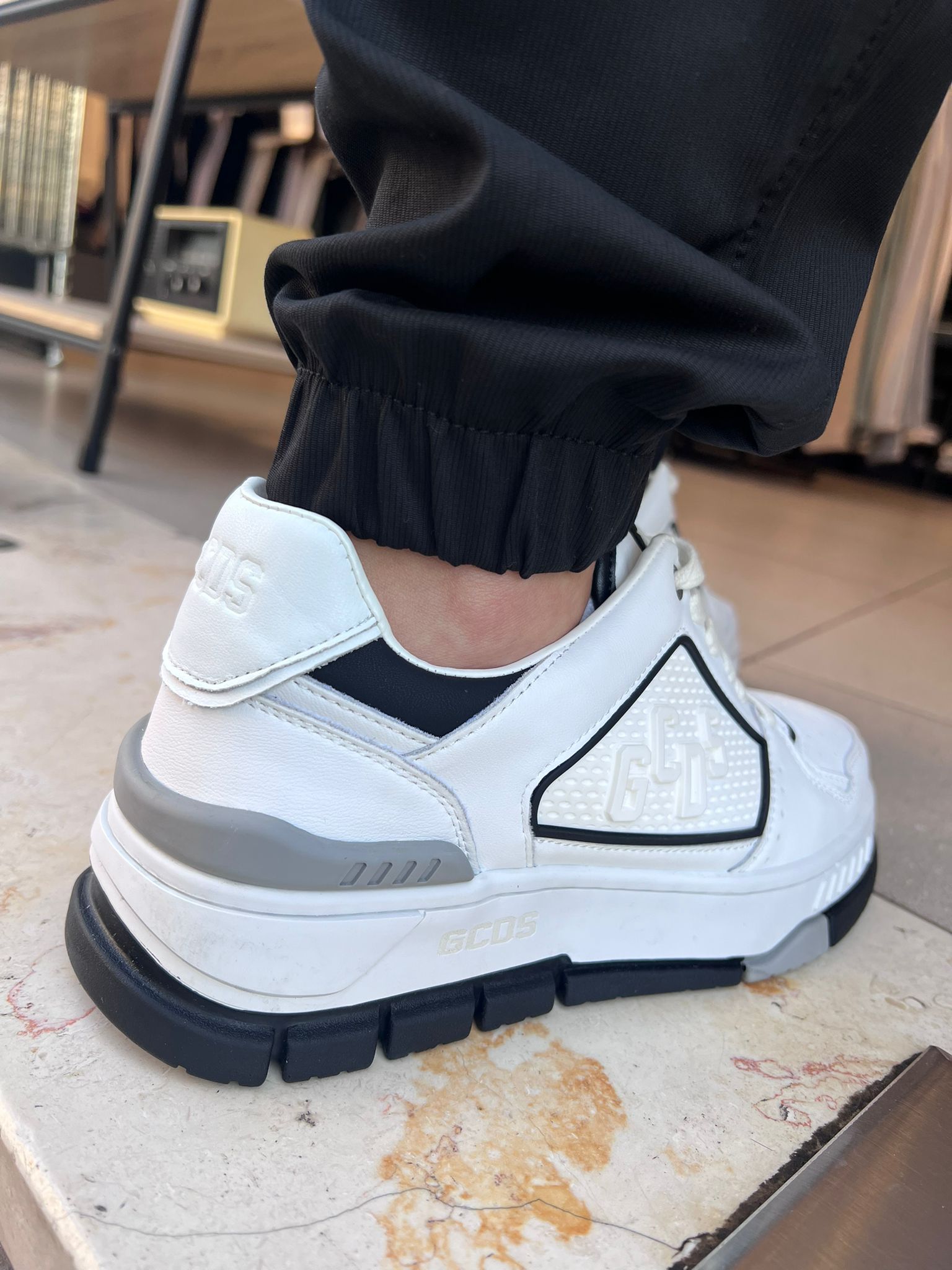 GCDS - סניקרס GC242MF06 101 WHITE/BLACK MEN SHOES LEATHER