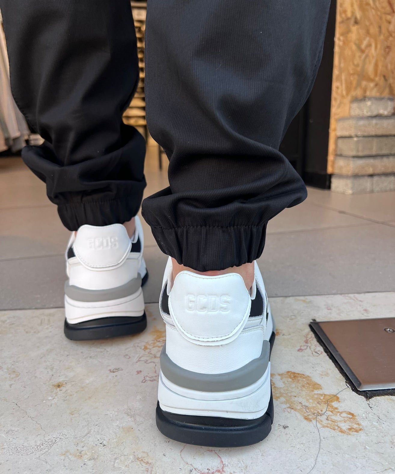 GCDS - סניקרס GC242MF06 101 WHITE/BLACK MEN SHOES LEATHER