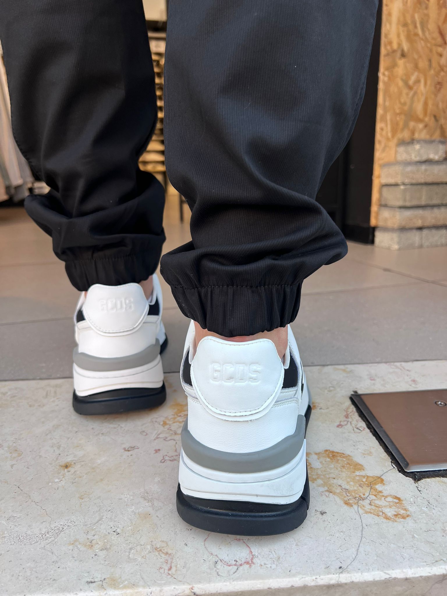 GCDS - סניקרס GC242MF06 101 WHITE/BLACK MEN SHOES LEATHER