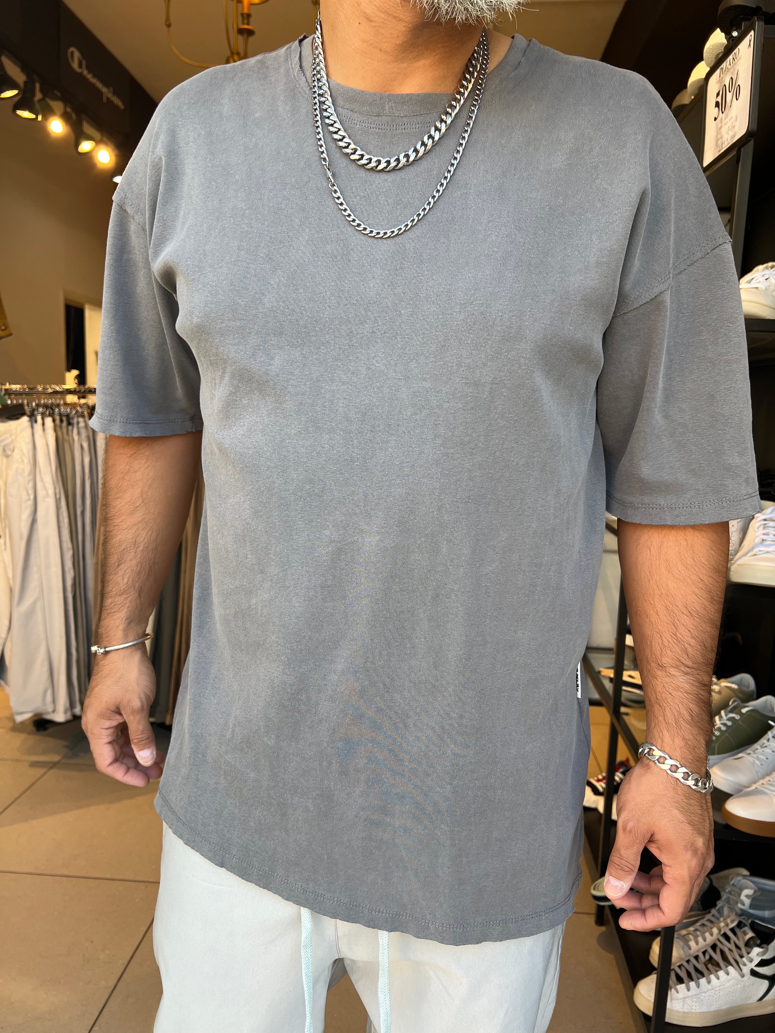 דה לוקה - חולצה אוברסייז בצבע אפור כהה 707102