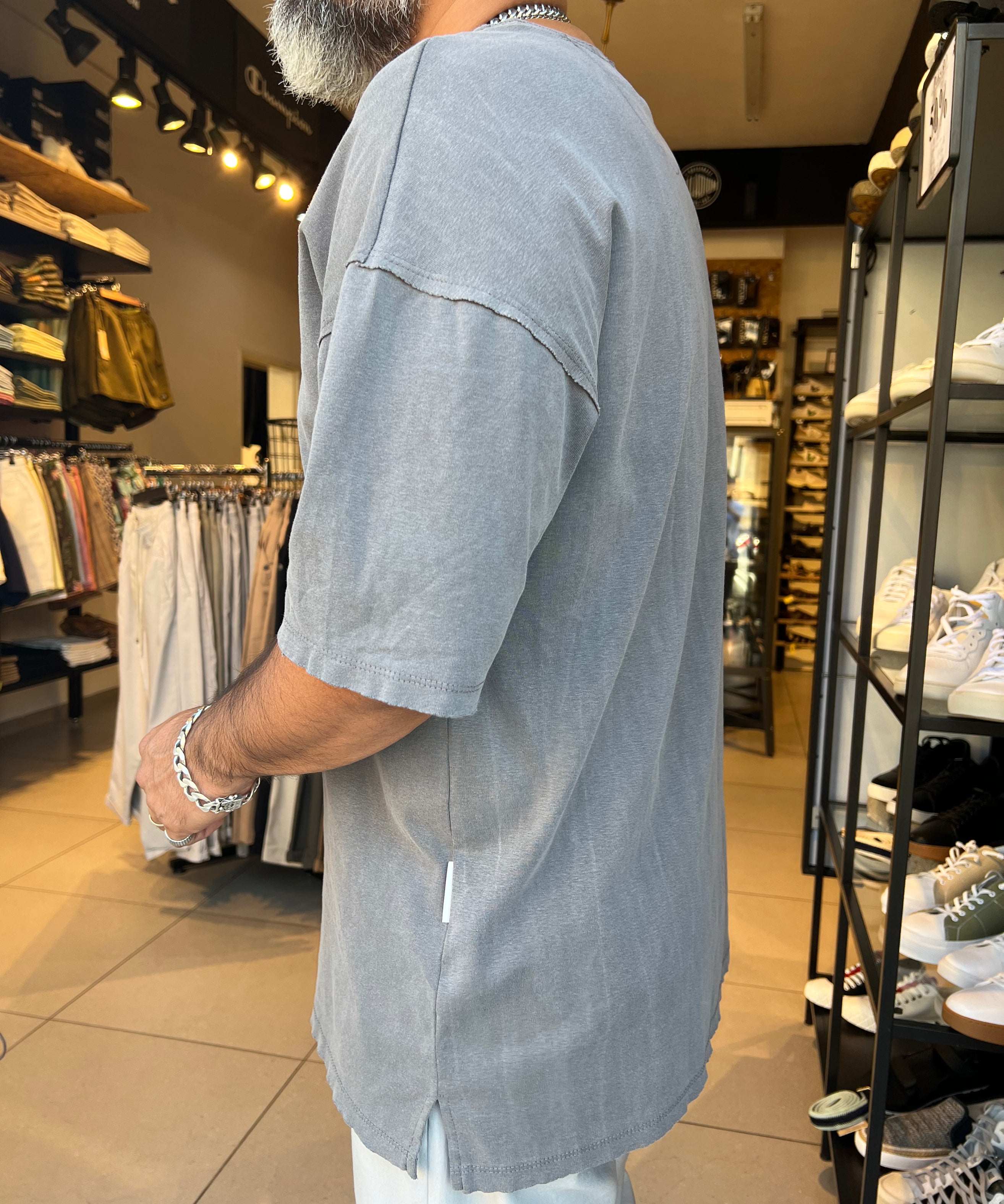 דה לוקה - חולצה אוברסייז בצבע אפור כהה 707102