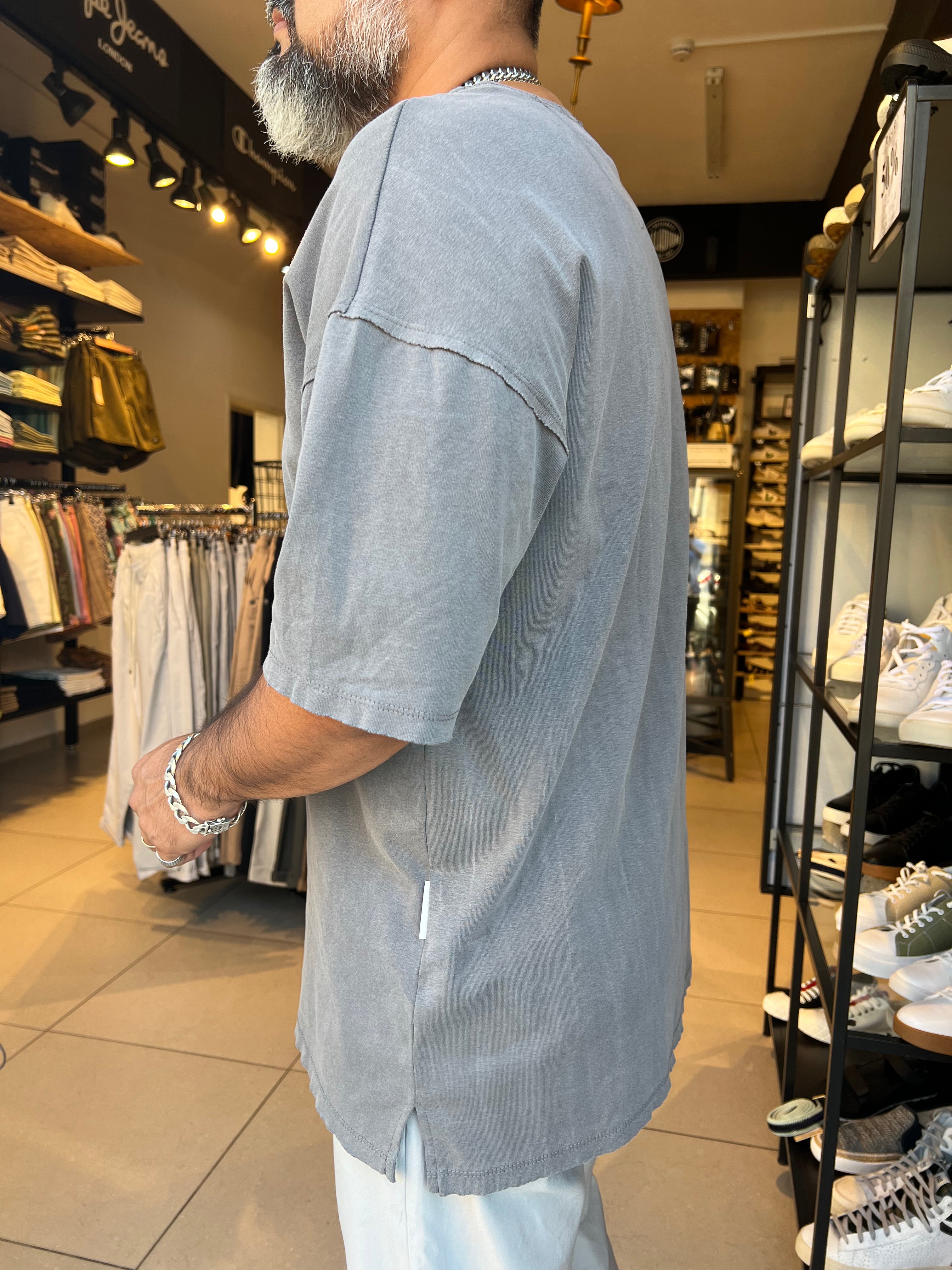 דה לוקה - חולצה אוברסייז בצבע אפור כהה 707102